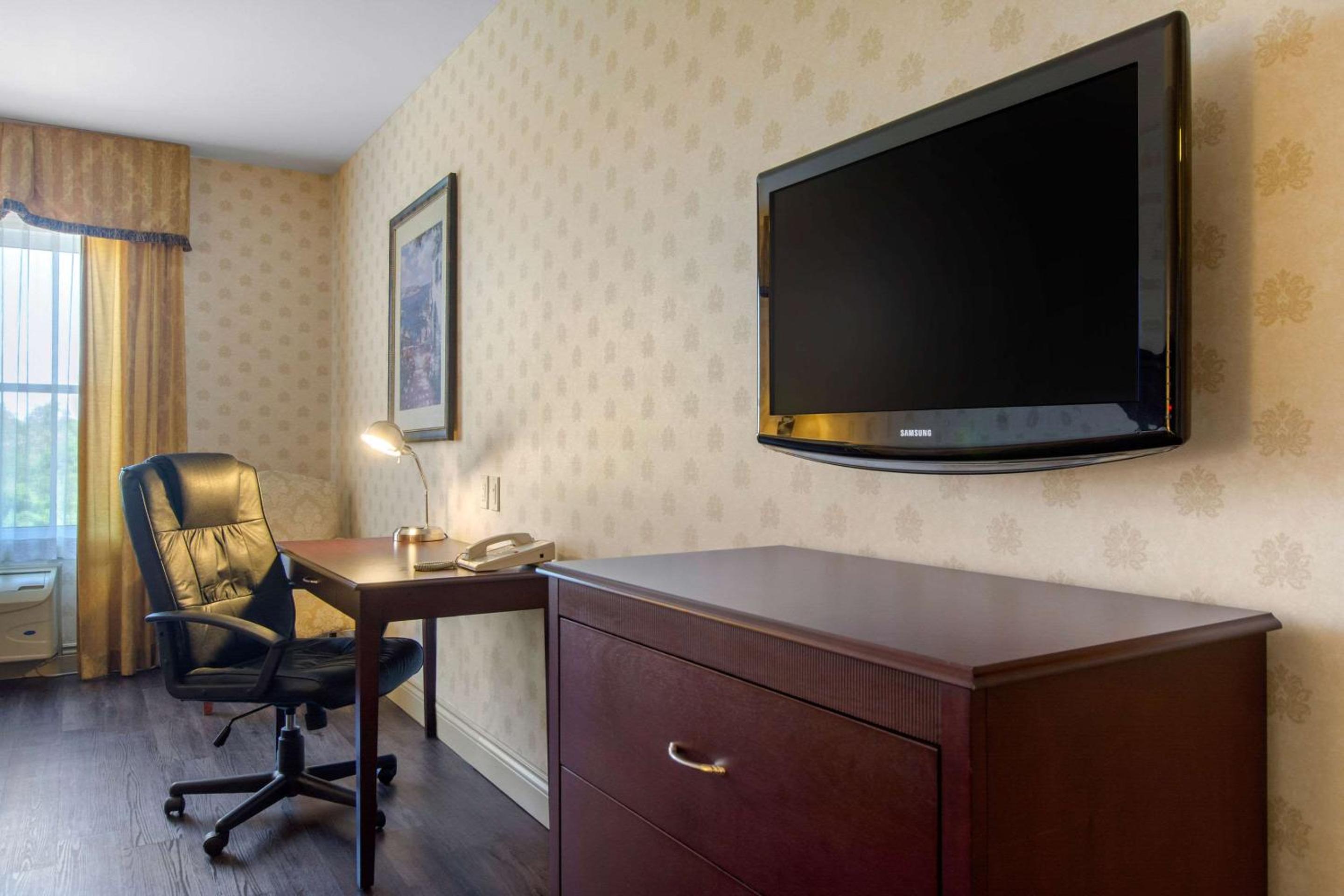 Levis Vacations - Comfort Inn  Suites - Property Image 32