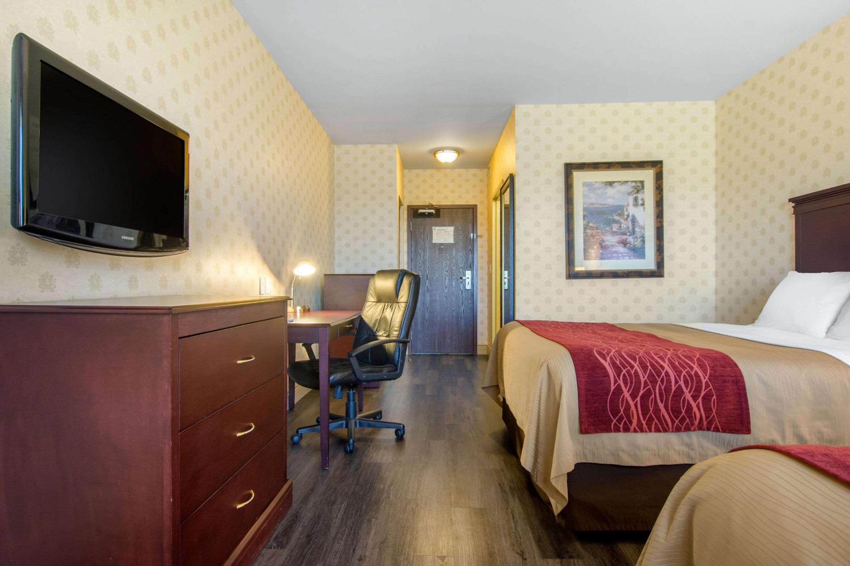 Levis Vacations - Comfort Inn  Suites - Property Image 6