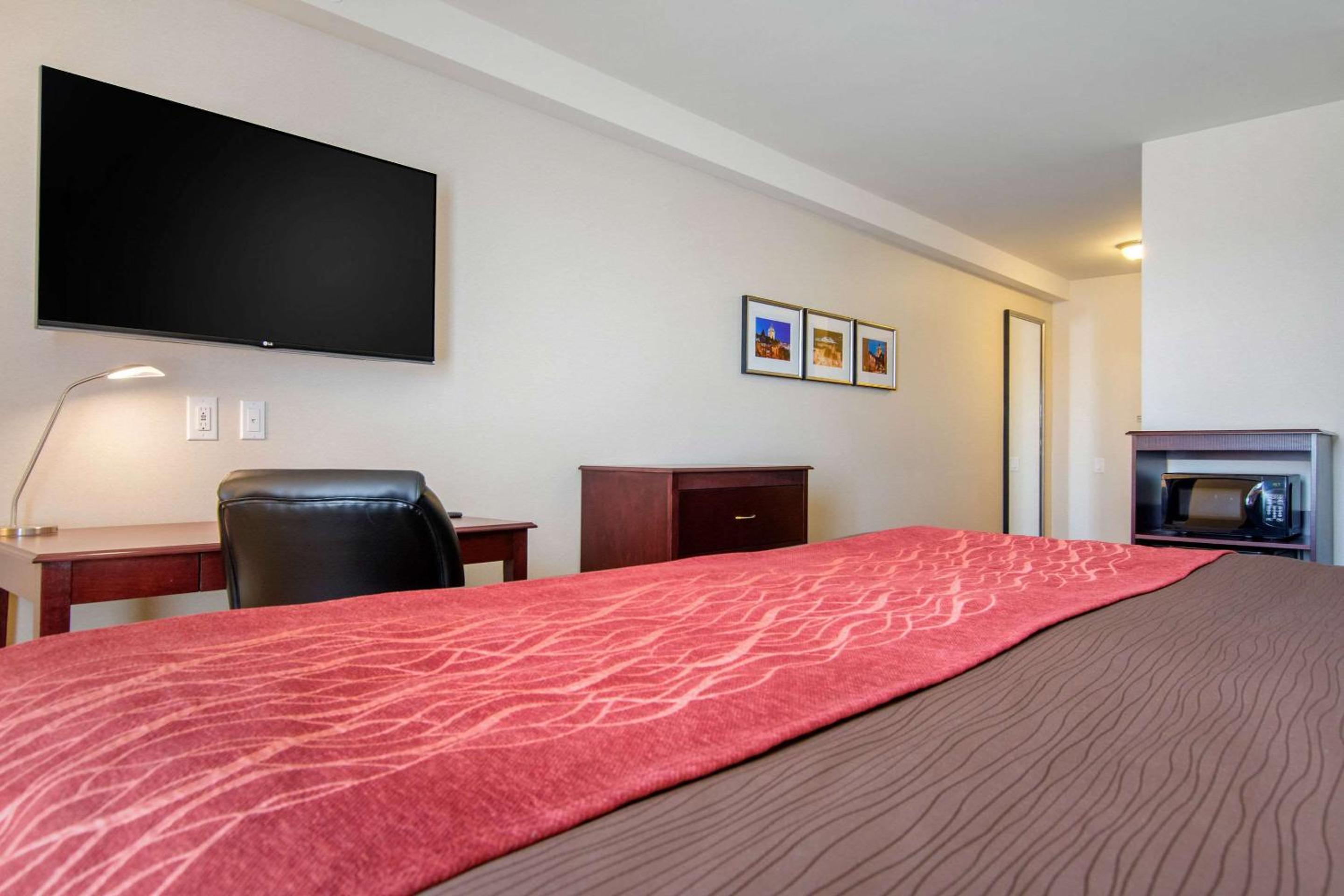 Levis Vacations - Comfort Inn  Suites - Property Image 34