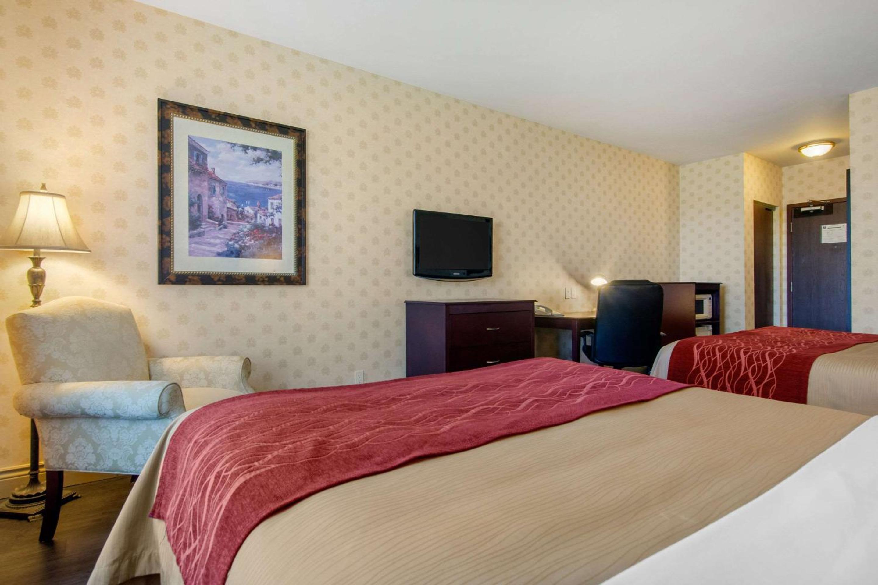 Levis Vacations - Comfort Inn  Suites - Property Image 35