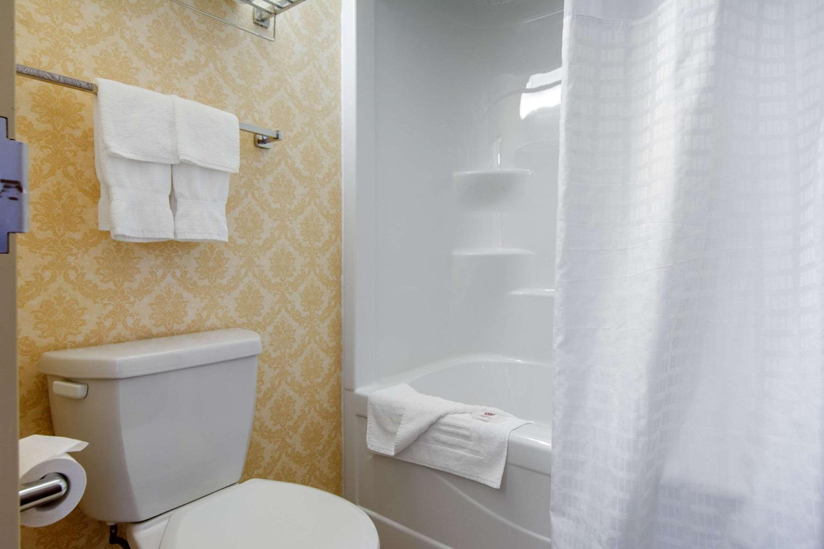 Levis Vacations - Comfort Inn  Suites - Property Image 36