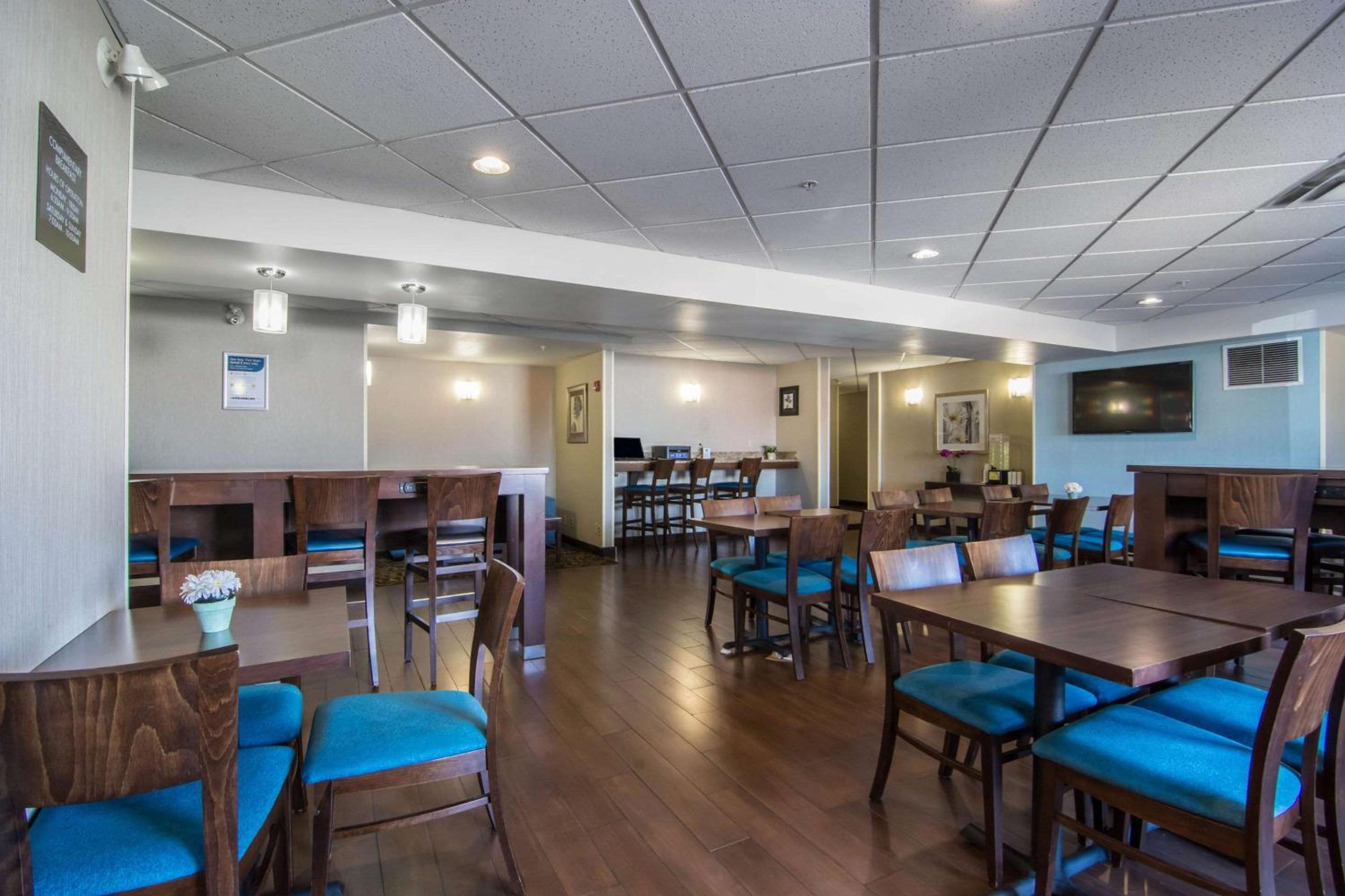 Comfort Inn & Suites Airport South-2