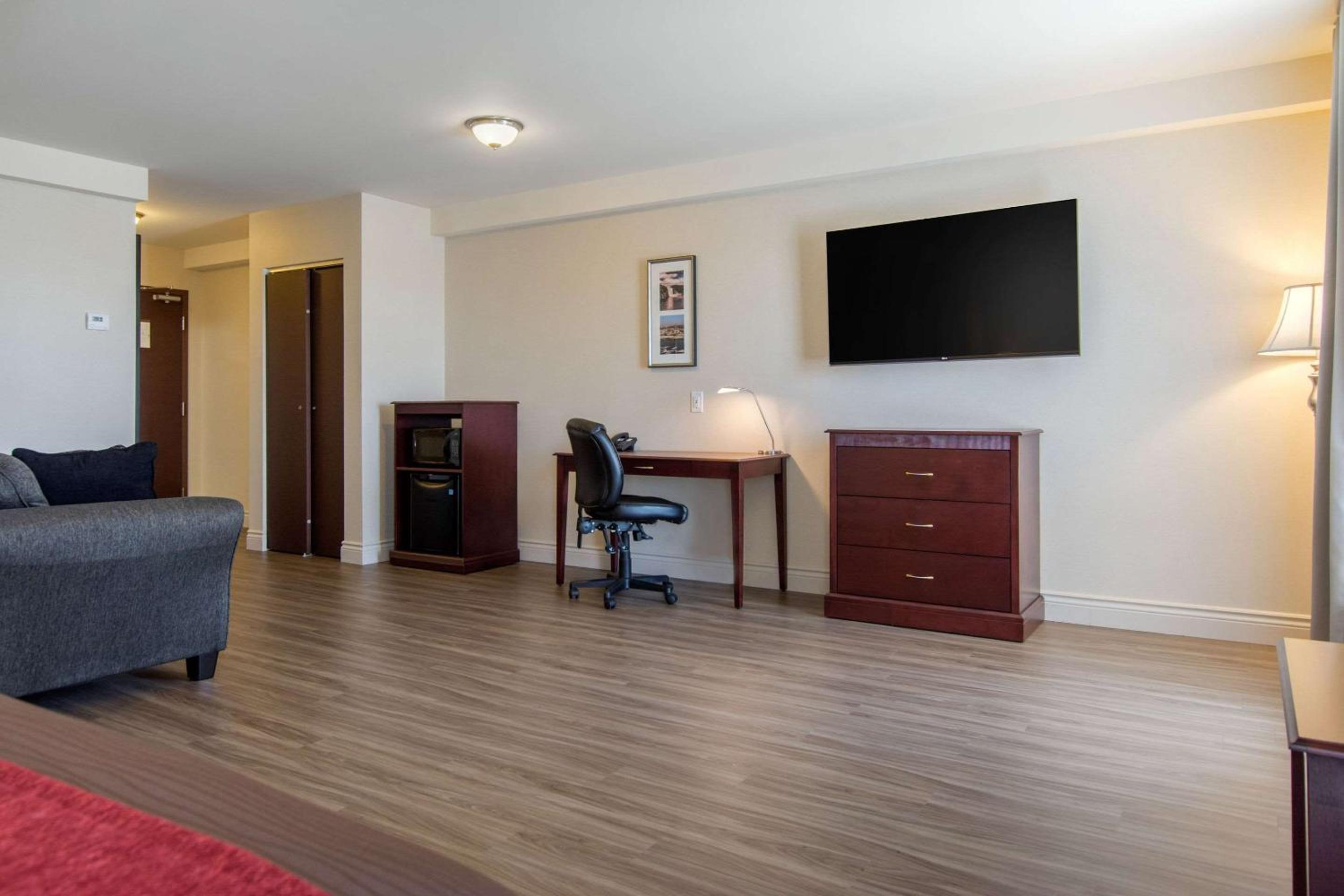 Levis Vacations - Comfort Inn  Suites - Property Image 39