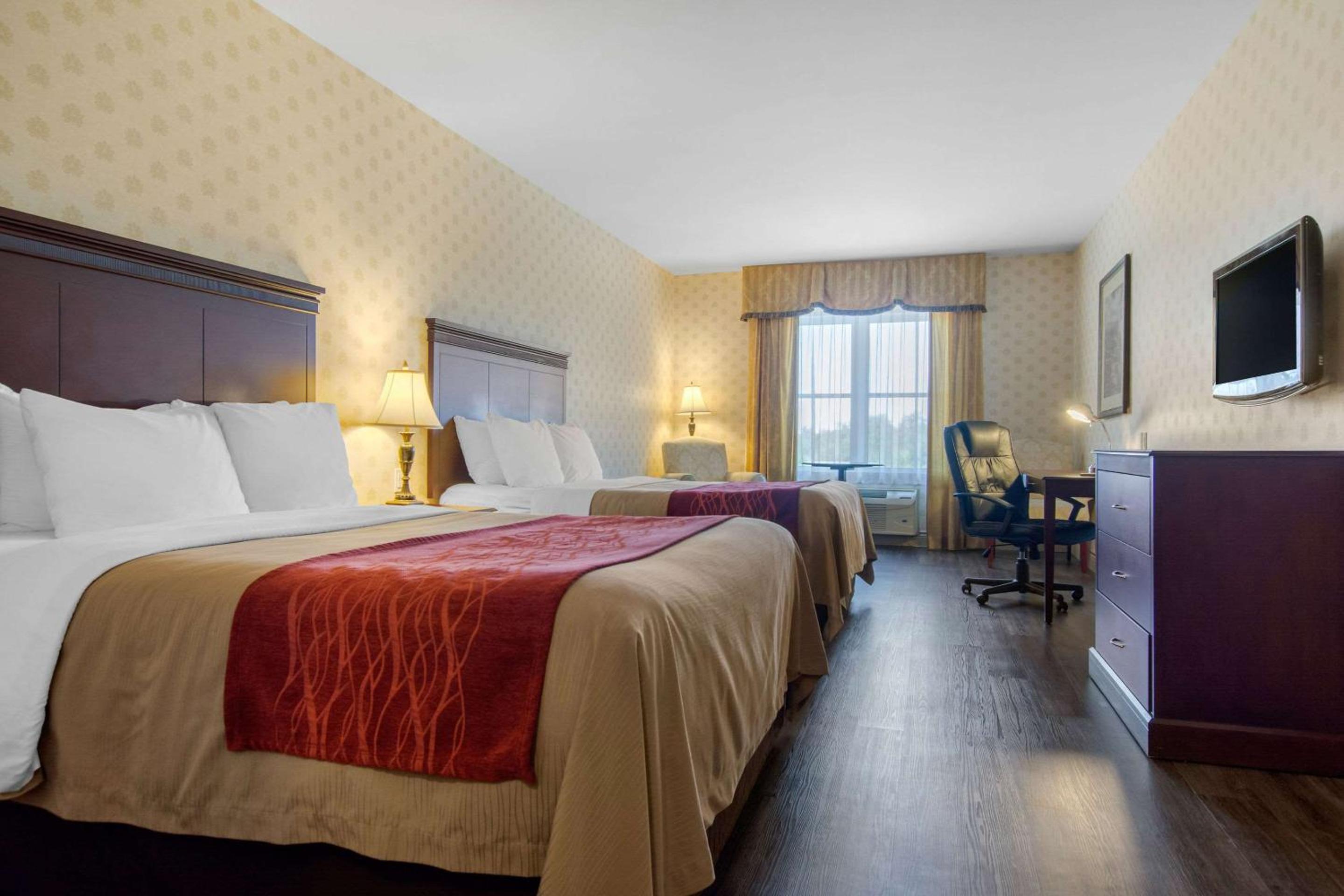 Levis Vacations - Comfort Inn  Suites - Property Image 40