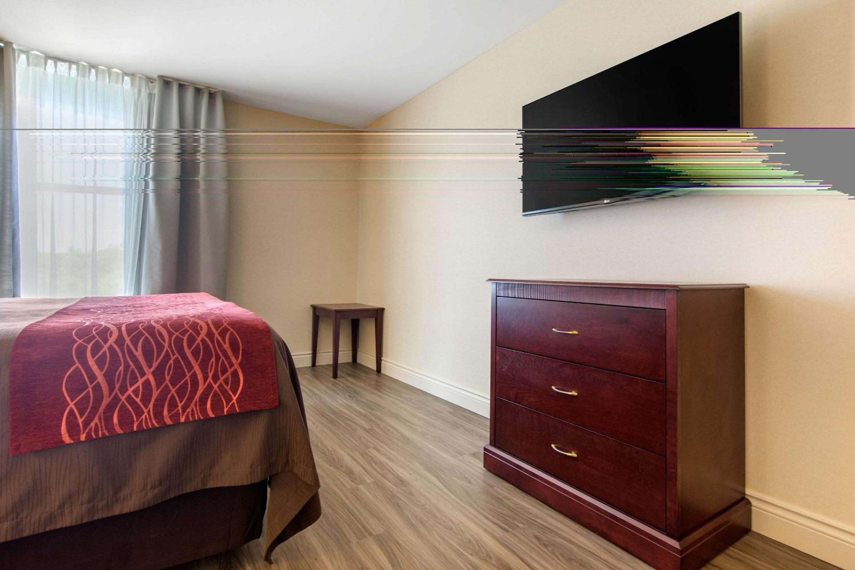 Levis Vacations - Comfort Inn  Suites - Property Image 2