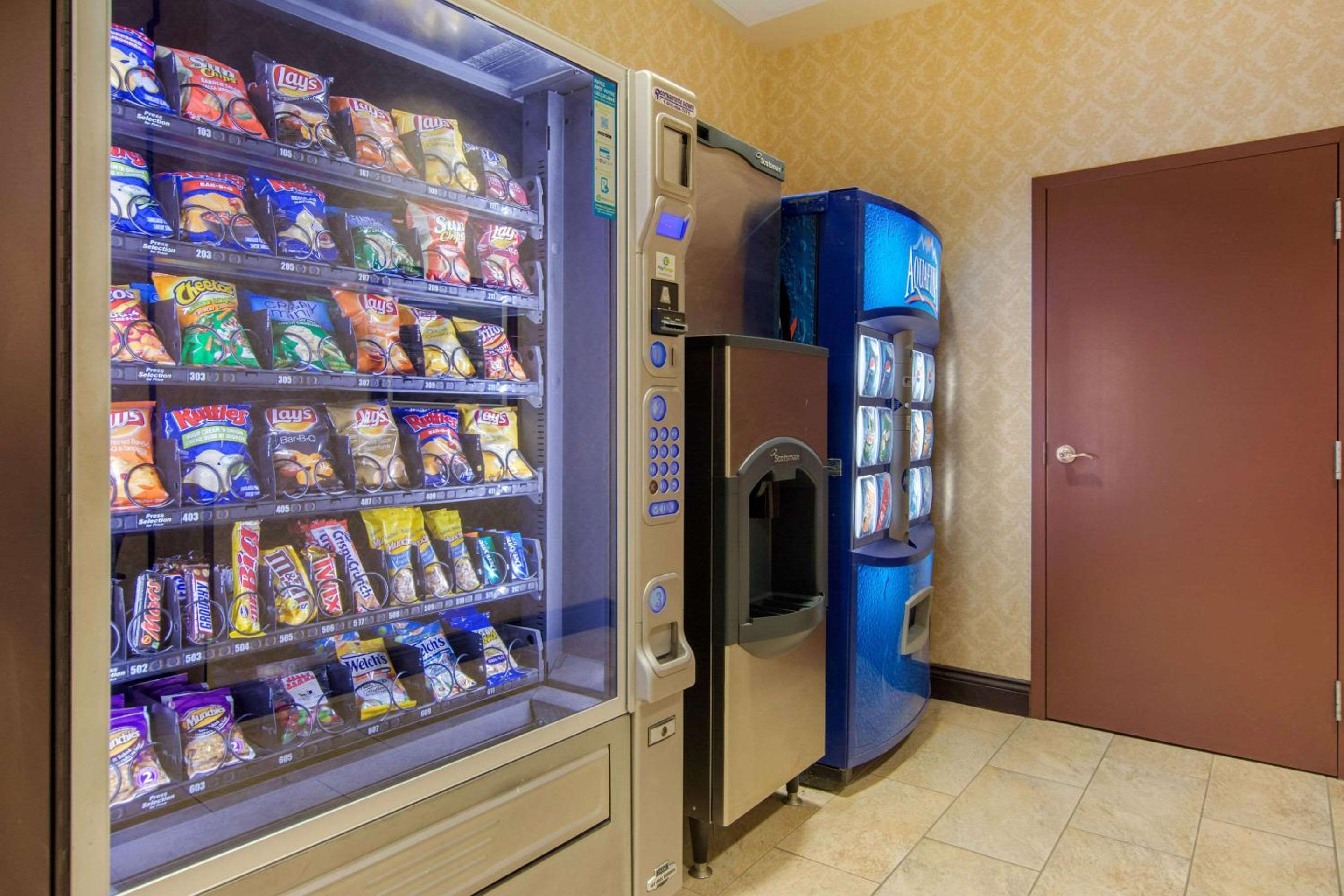 Levis Vacations - Comfort Inn  Suites - Property Image 3