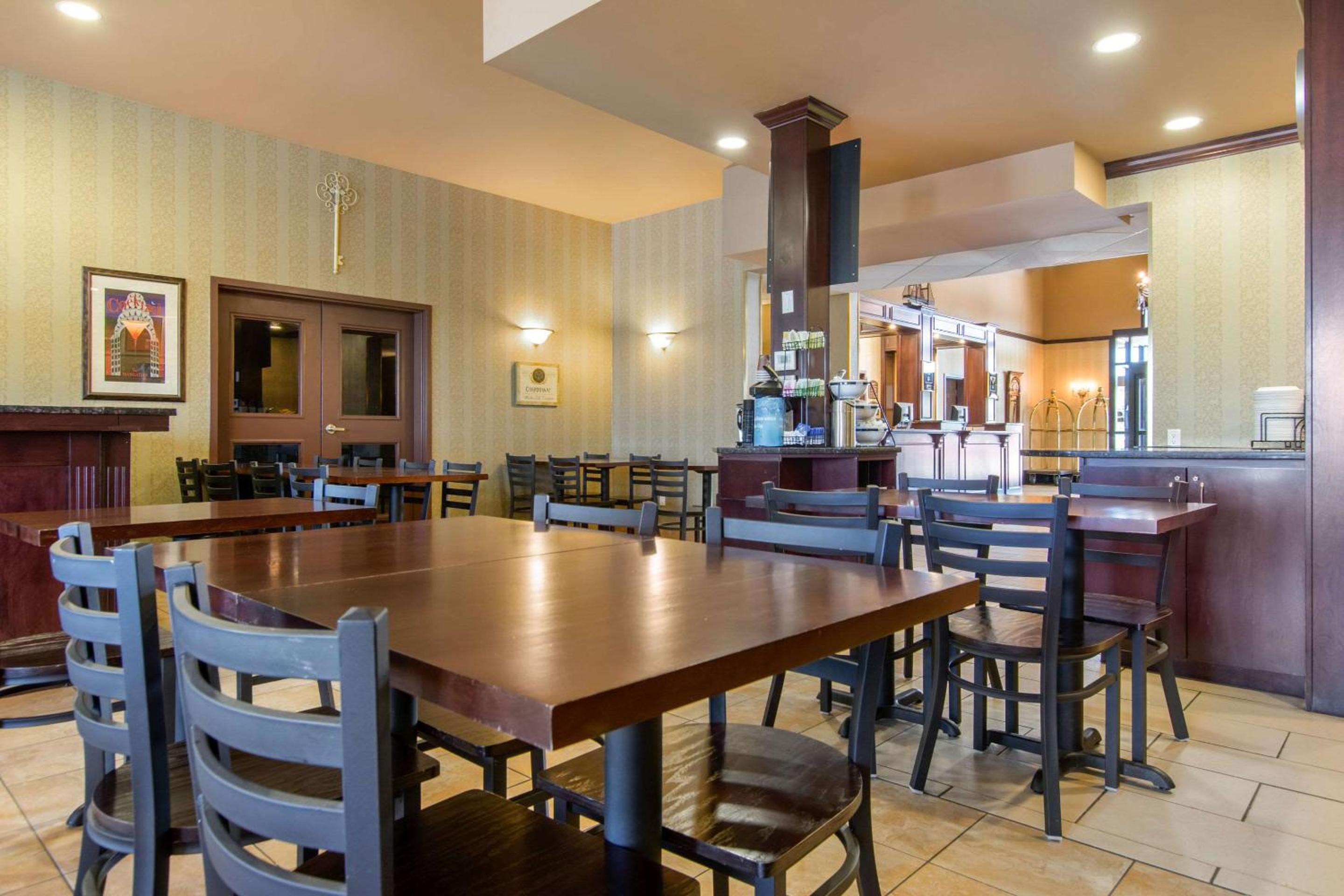 Levis Vacations - Comfort Inn  Suites - Property Image 79
