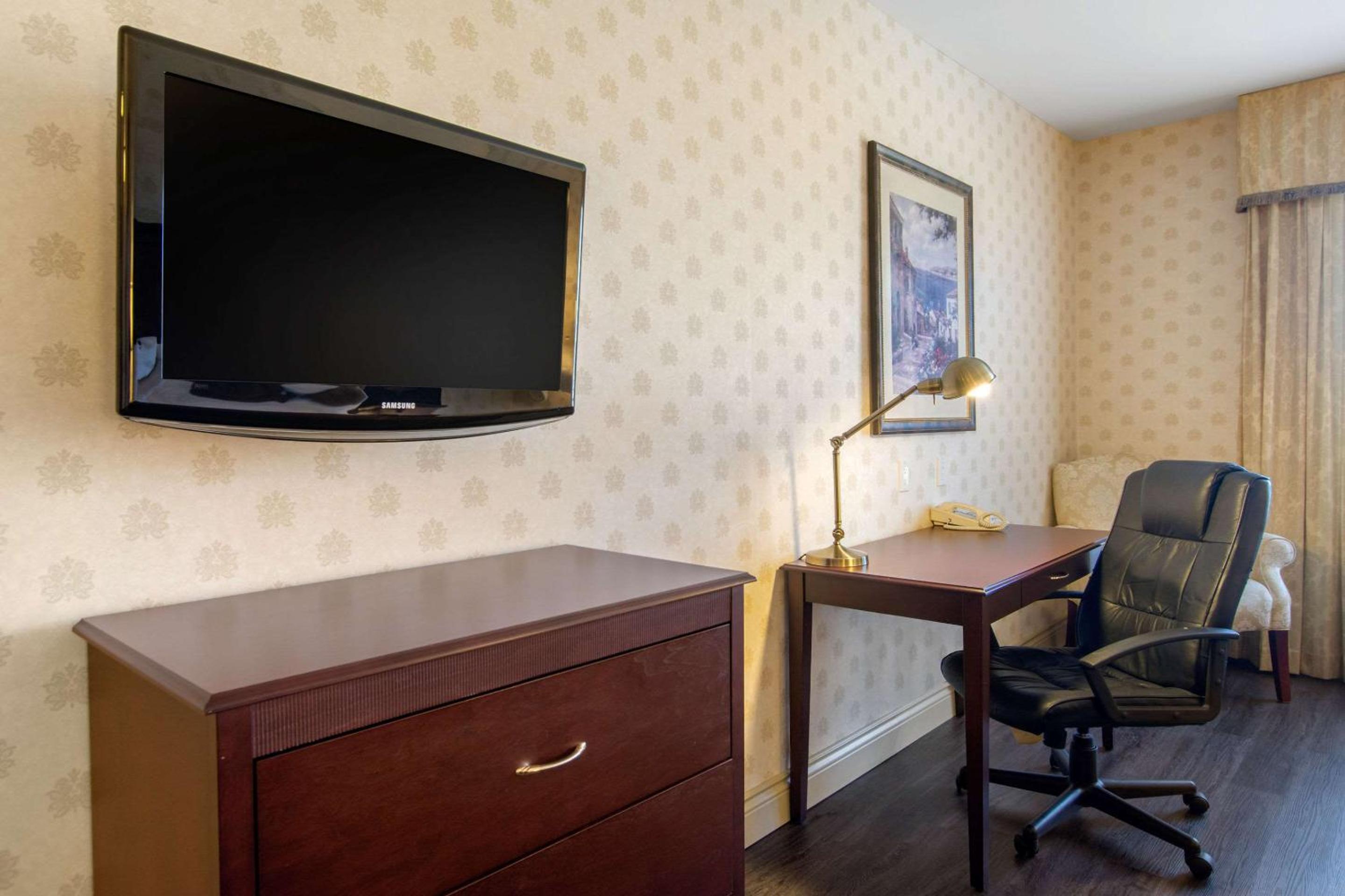 Levis Vacations - Comfort Inn  Suites - Property Image 63