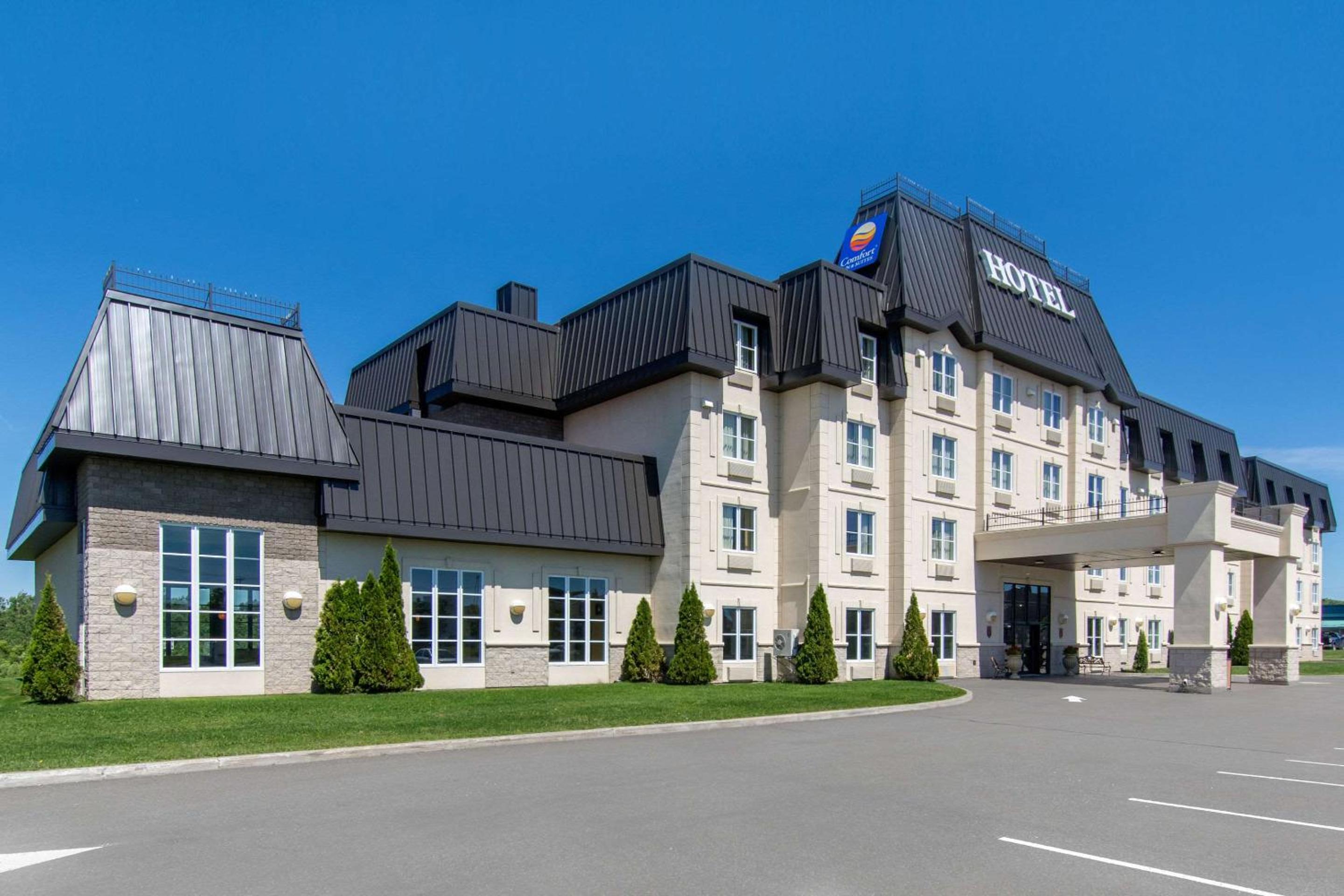 Levis Vacations - Comfort Inn  Suites - Property Image 1