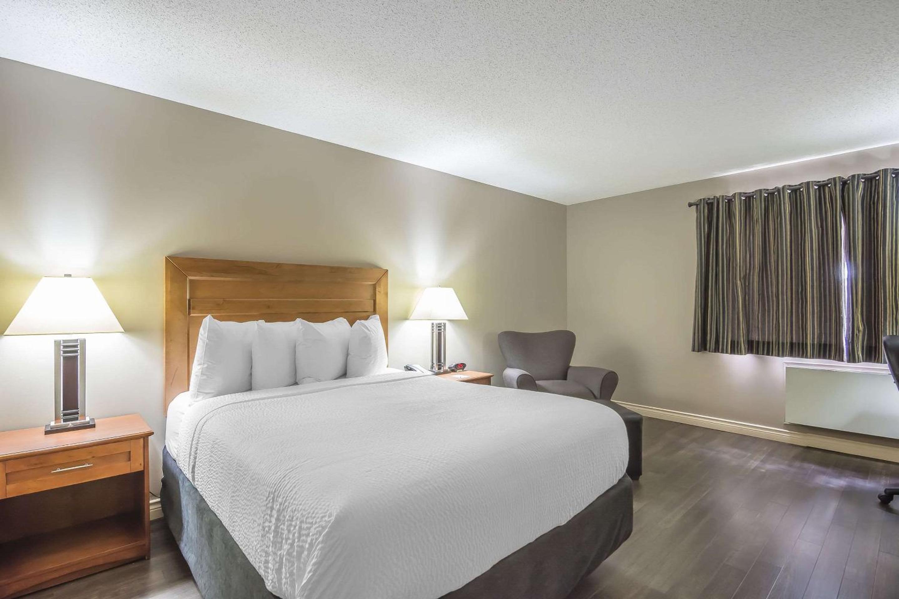 Quality Inn West Edmonton - Image 2