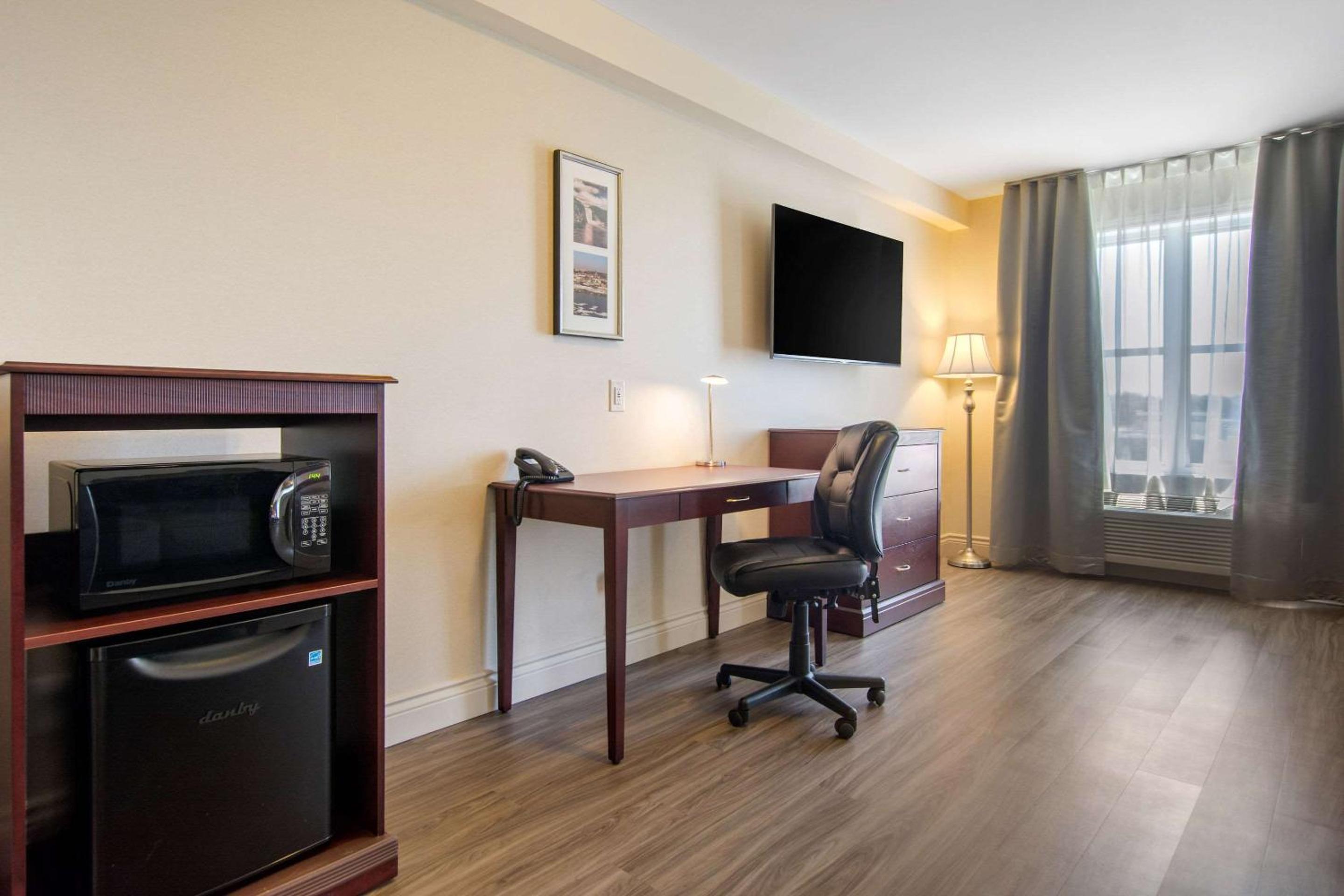 Levis Vacations - Comfort Inn  Suites - Property Image 50