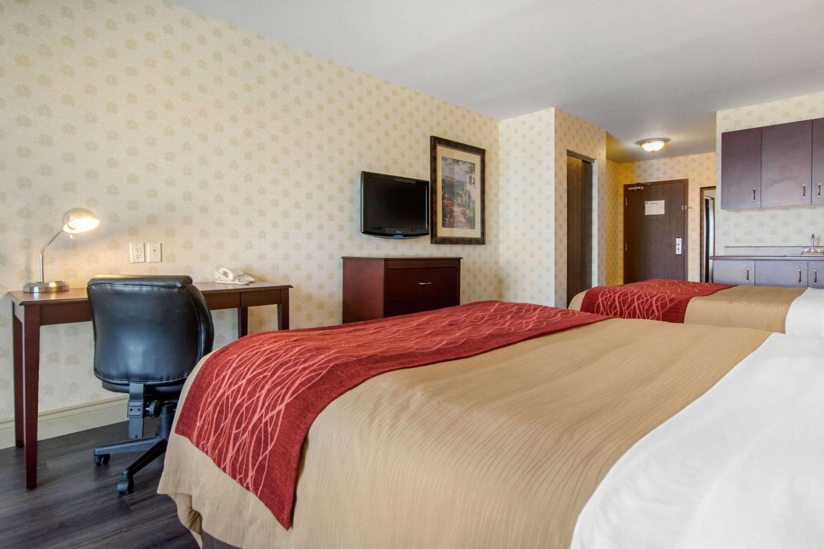 Levis Vacations - Comfort Inn  Suites - Property Image 54