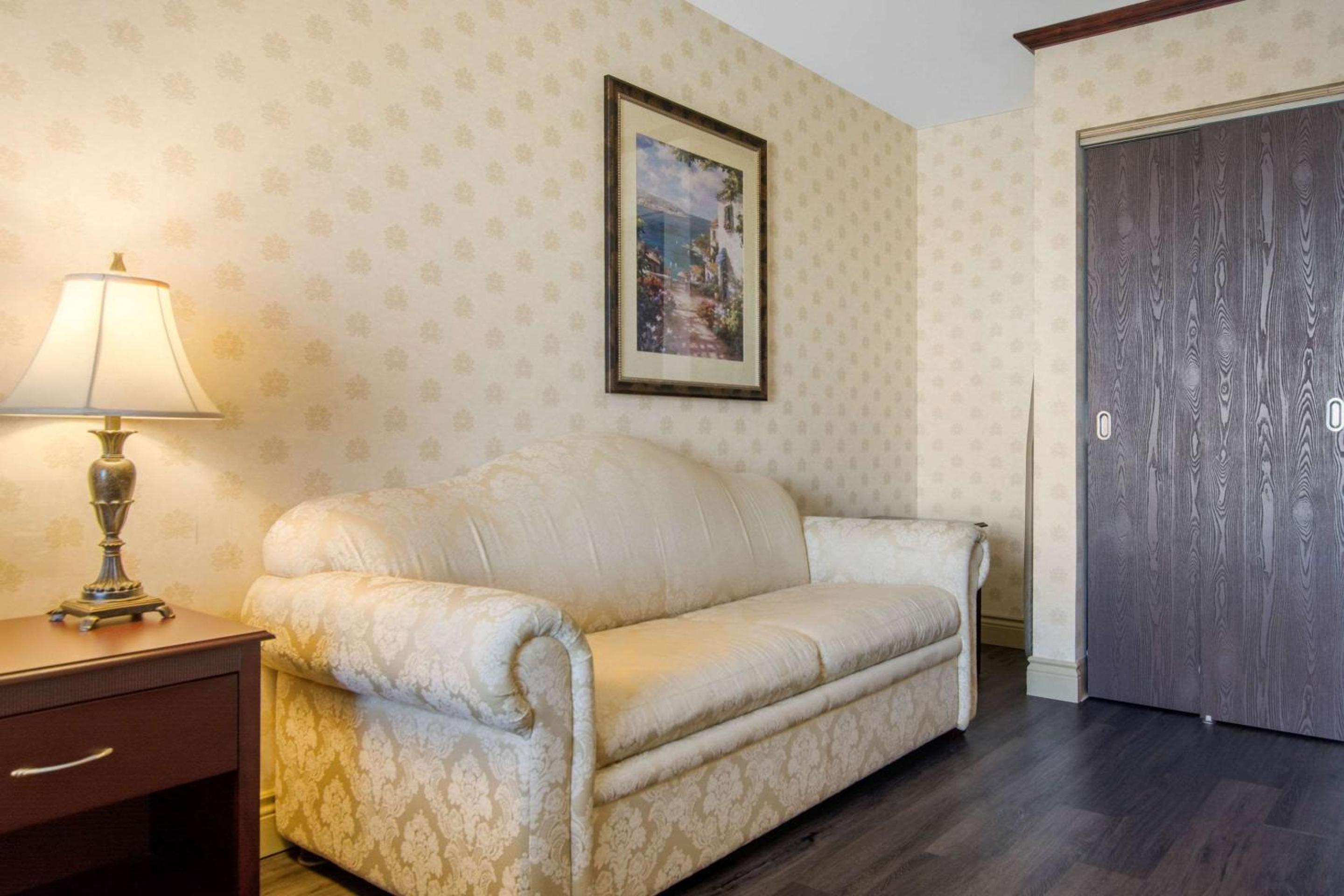 Levis Vacations - Comfort Inn  Suites - Property Image 56