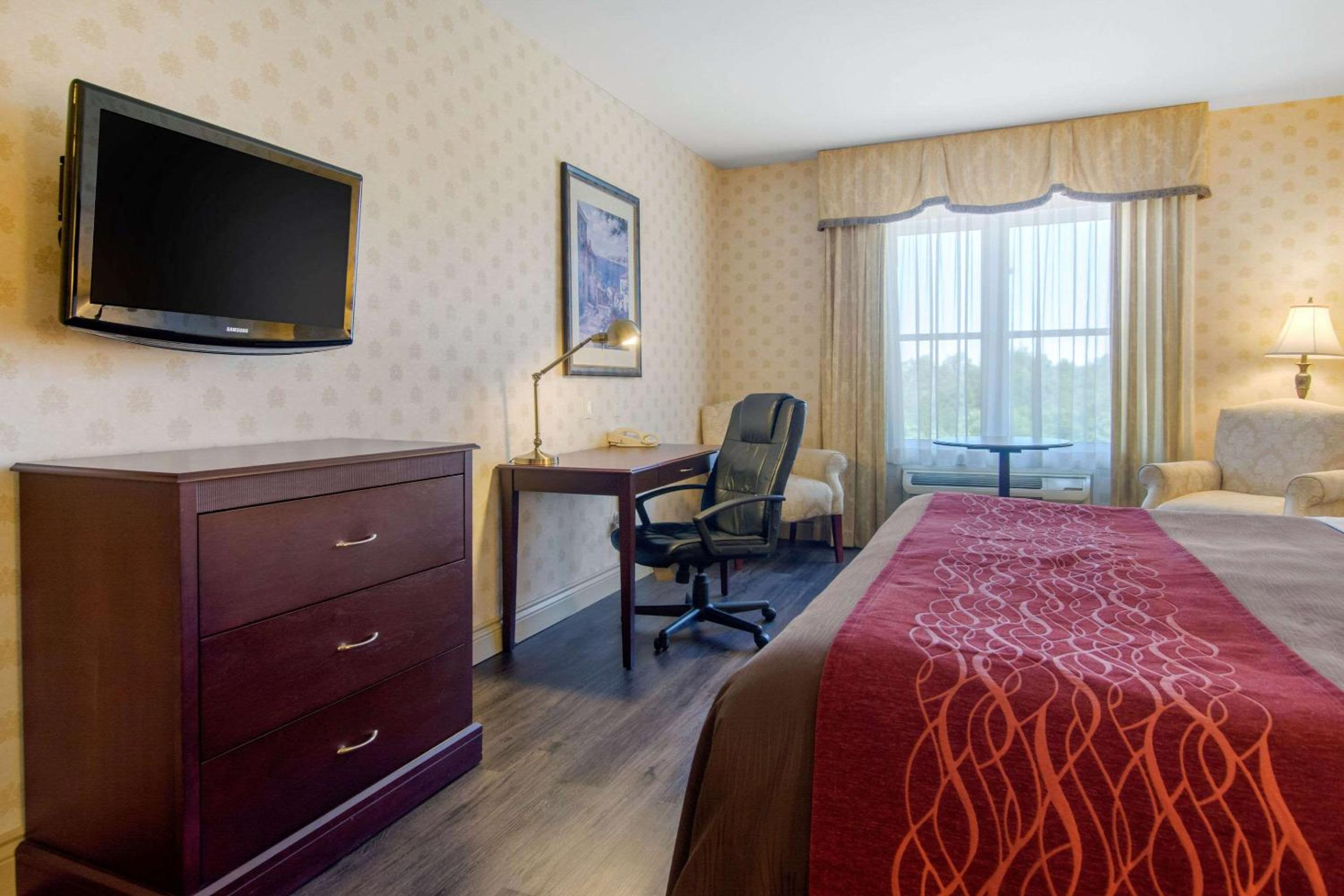 Levis Vacations - Comfort Inn  Suites - Property Image 58