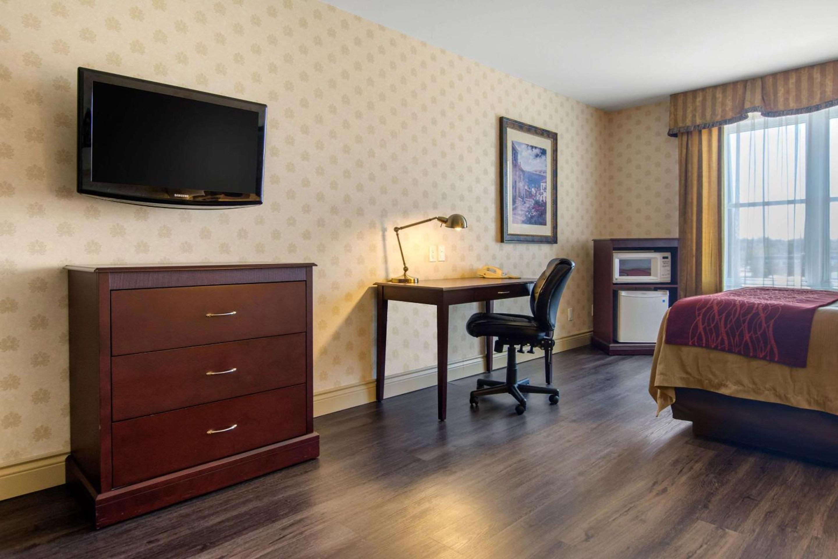 Levis Vacations - Comfort Inn  Suites - Property Image 3