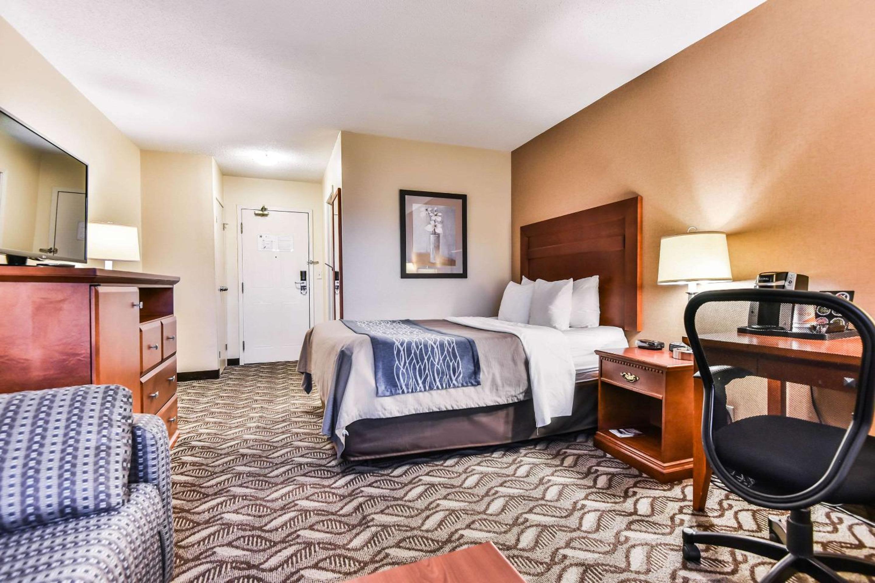 Windsor Vacations - Comfort Inn  Suites Ambassador Bridge - Property Image 10