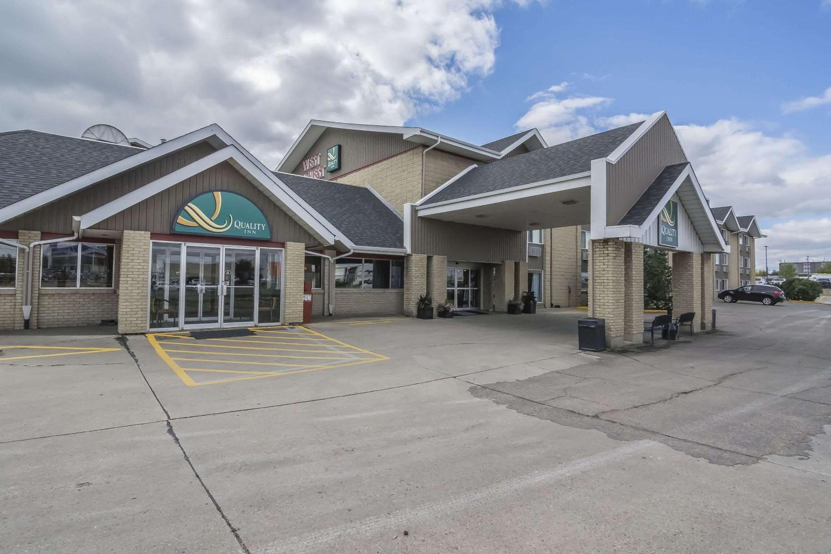 Hotel Quality Inn West Edmonton - Image 1