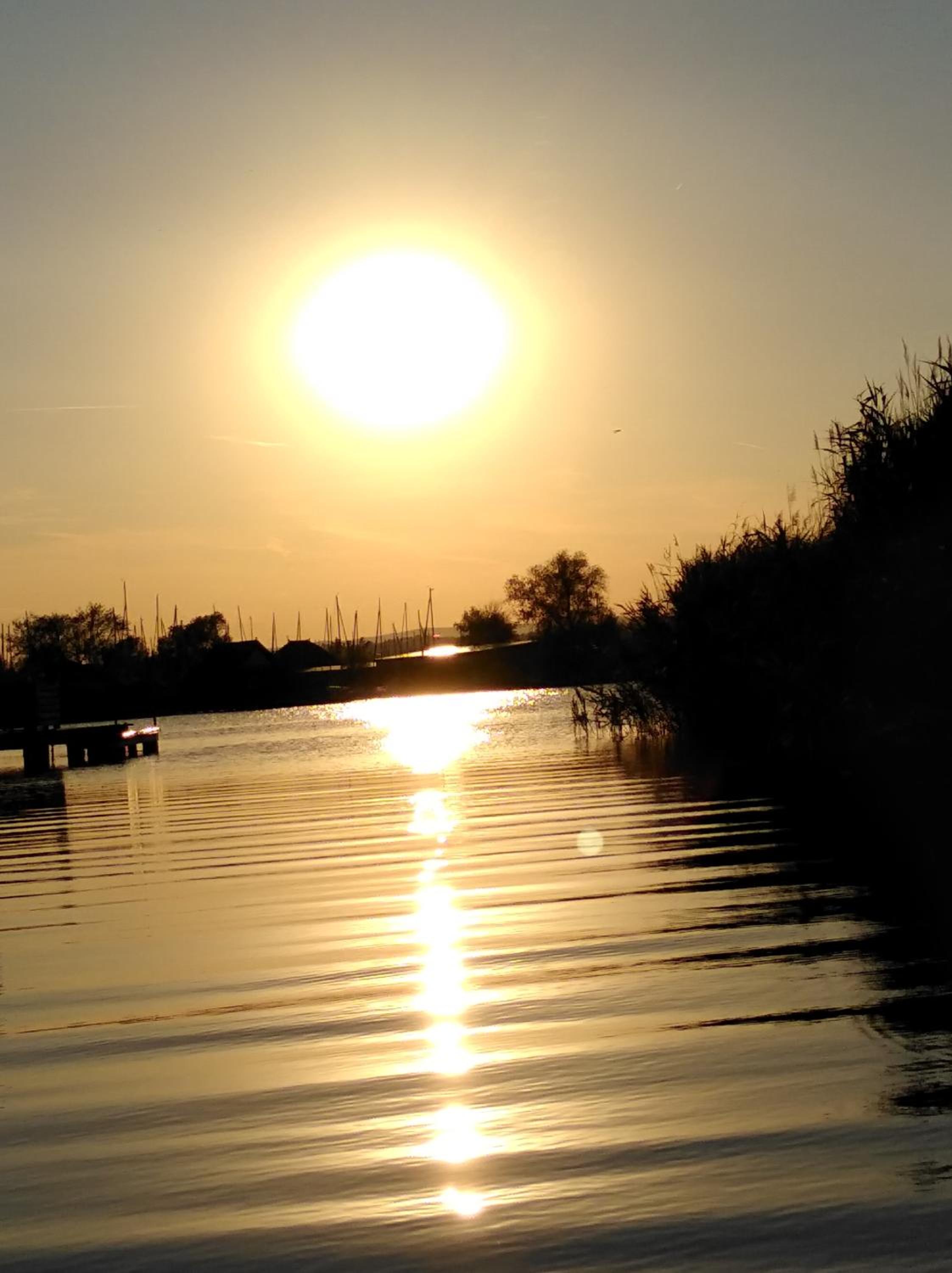 Pfahlbau Sunset I Toplage Elektroboot inklusive