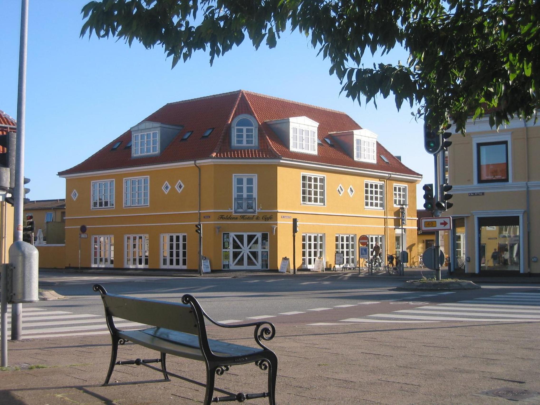 Foldens Hotel - Image 2