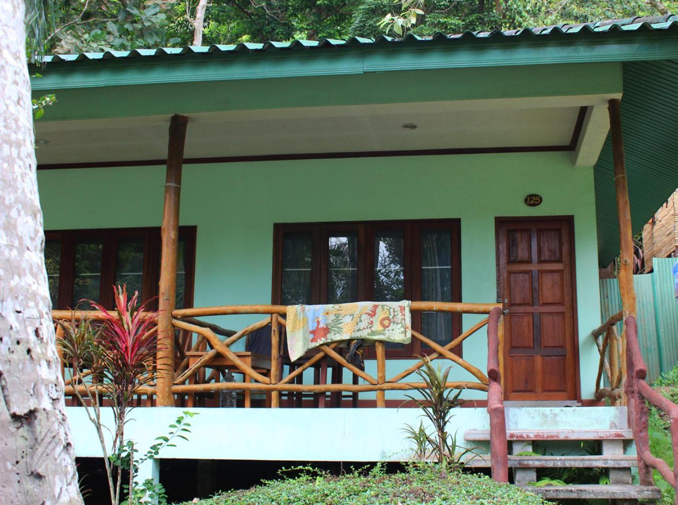 Chill Out Bar and Bungalows