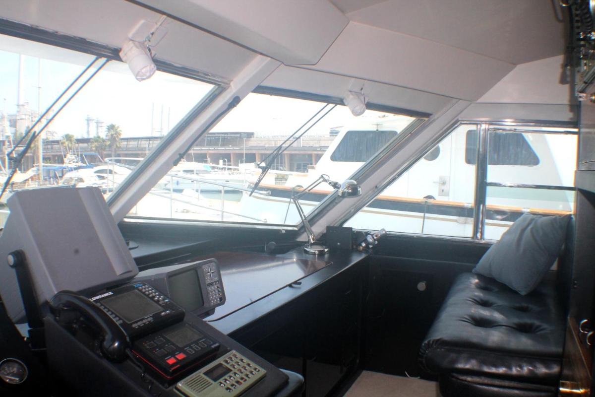 Your own private yacht (17m) on the beach photo 2