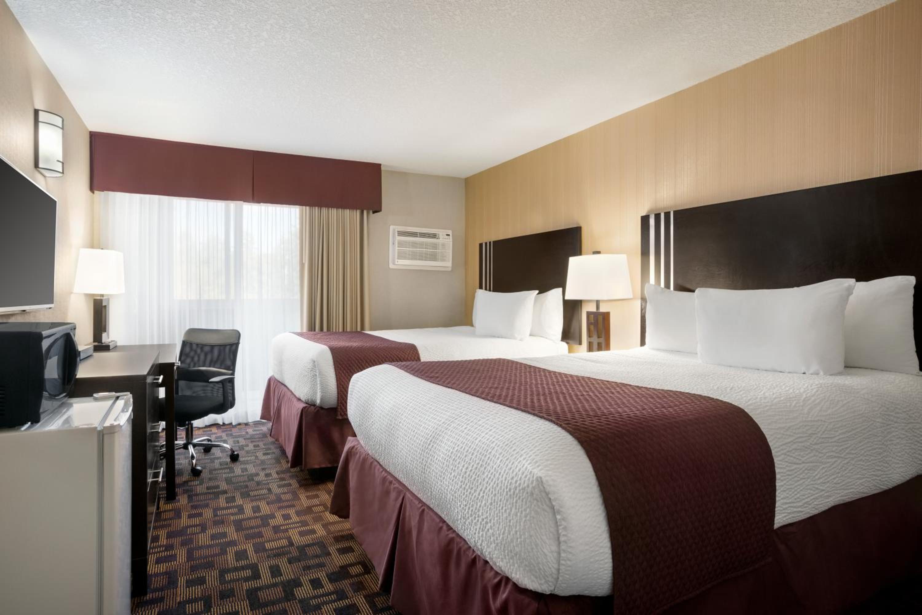 Days Inn by Wyndham Sylvan Lake