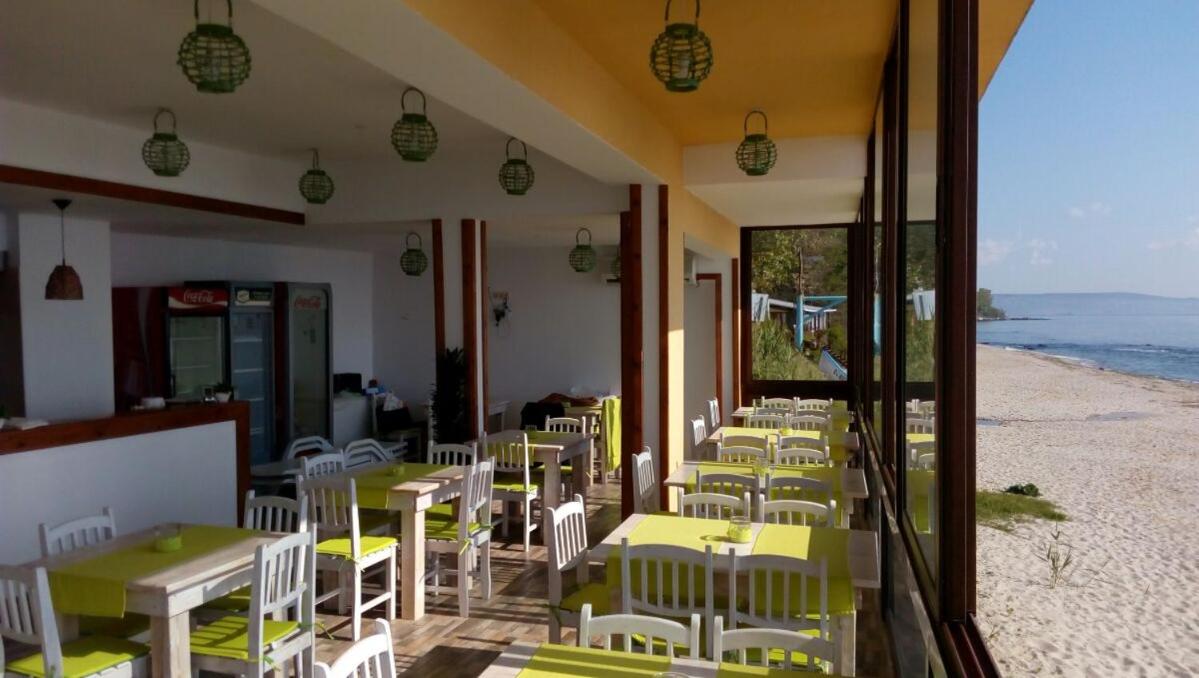 Hemingway rooms in Happy Beach