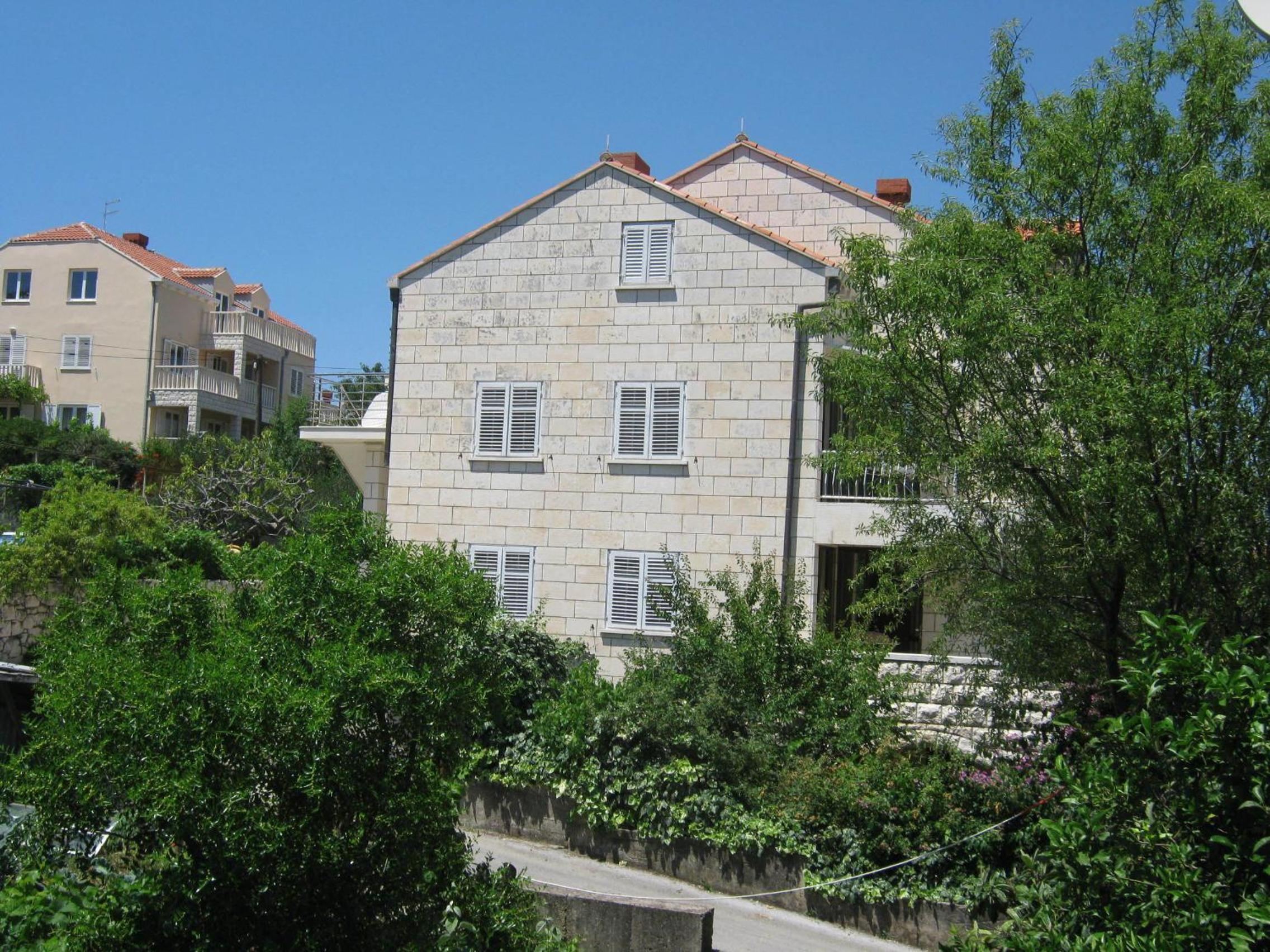Apartments and Rooms Artemida