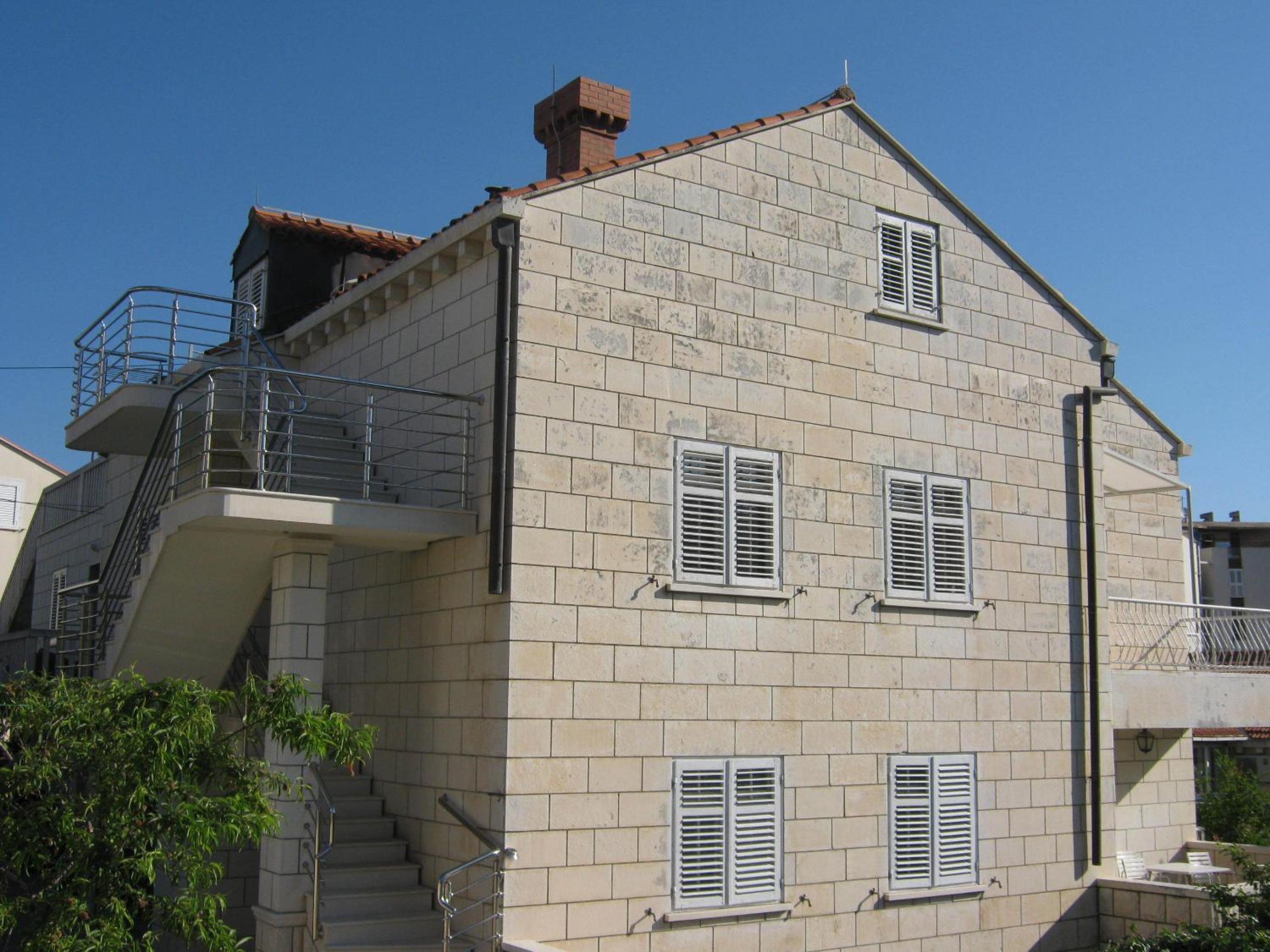 Apartments and Rooms Artemida
