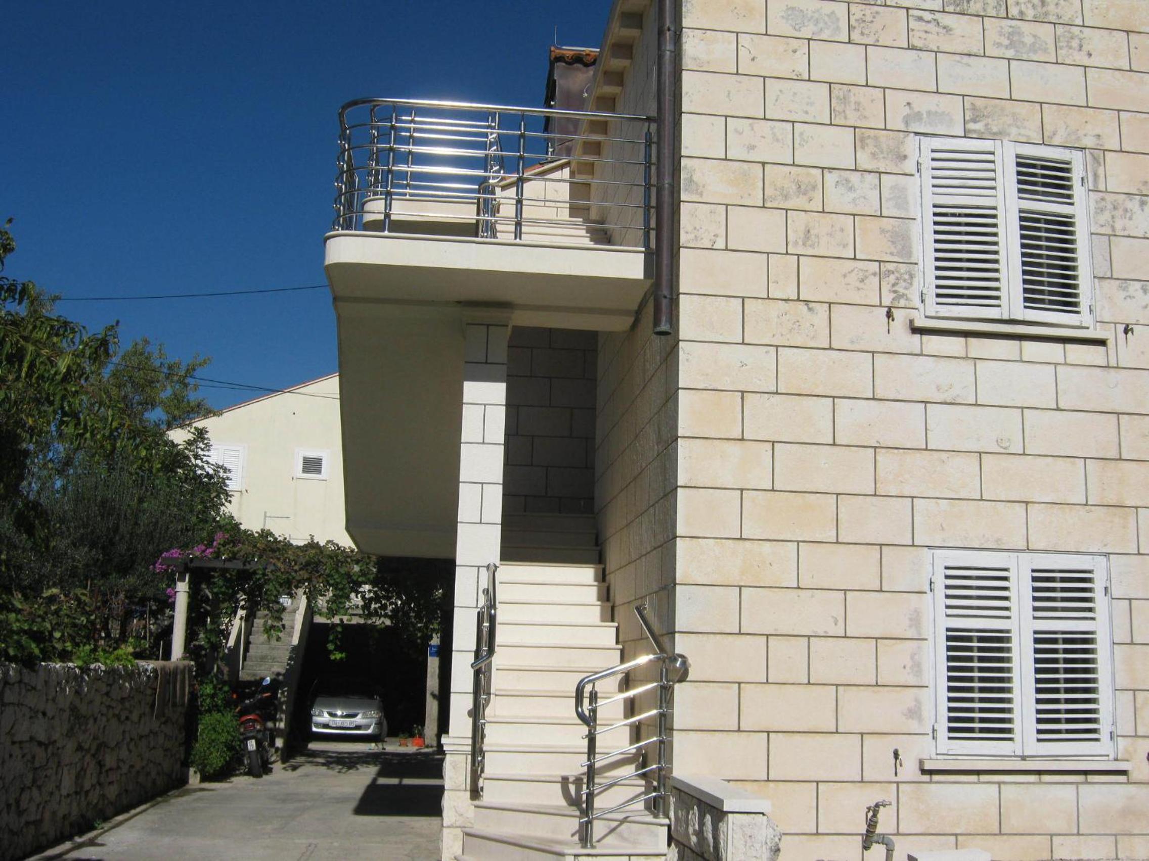 Apartments and Rooms Artemida
