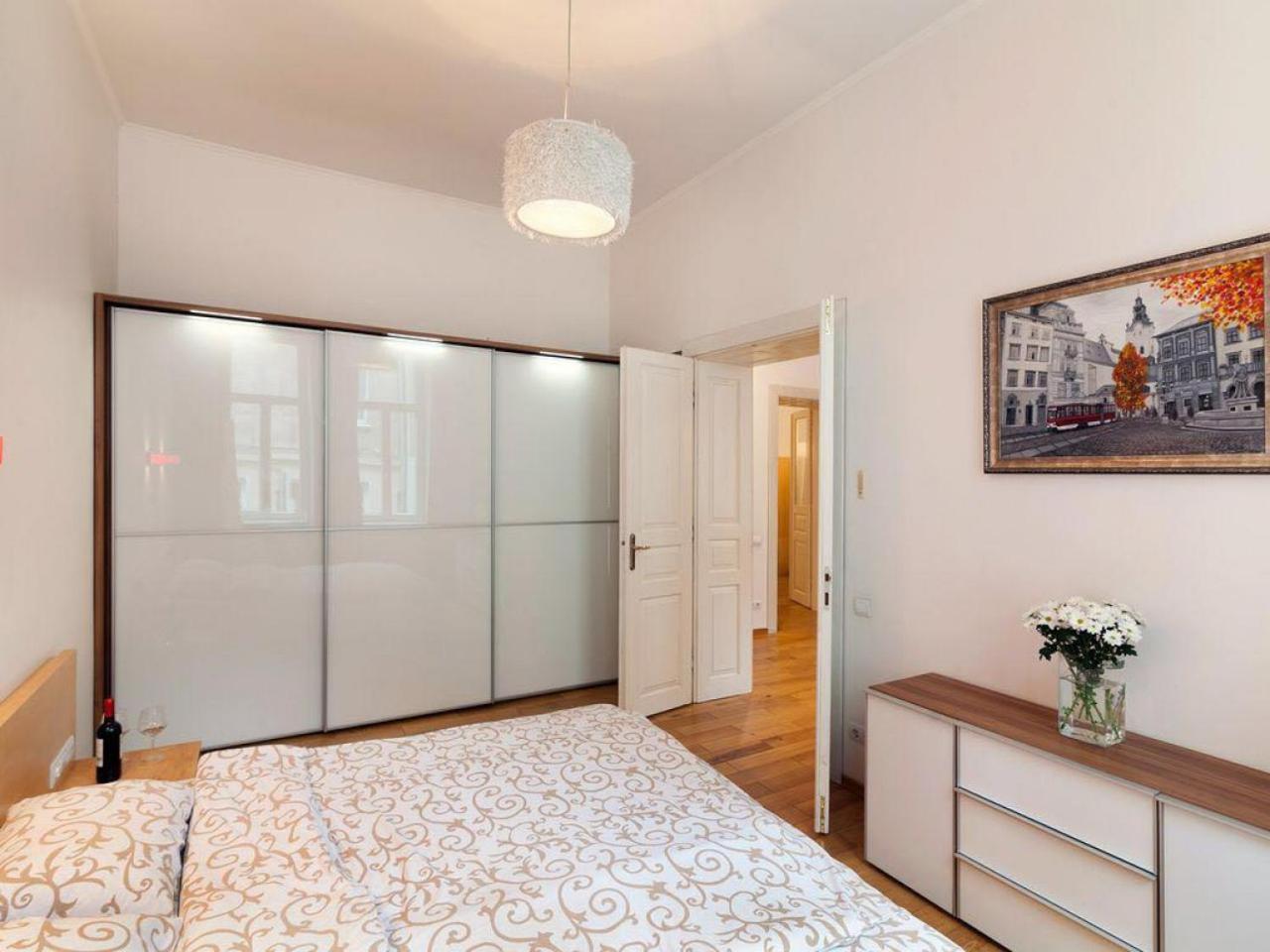 Large & modern flat with balcony in heart of Lviv view 4