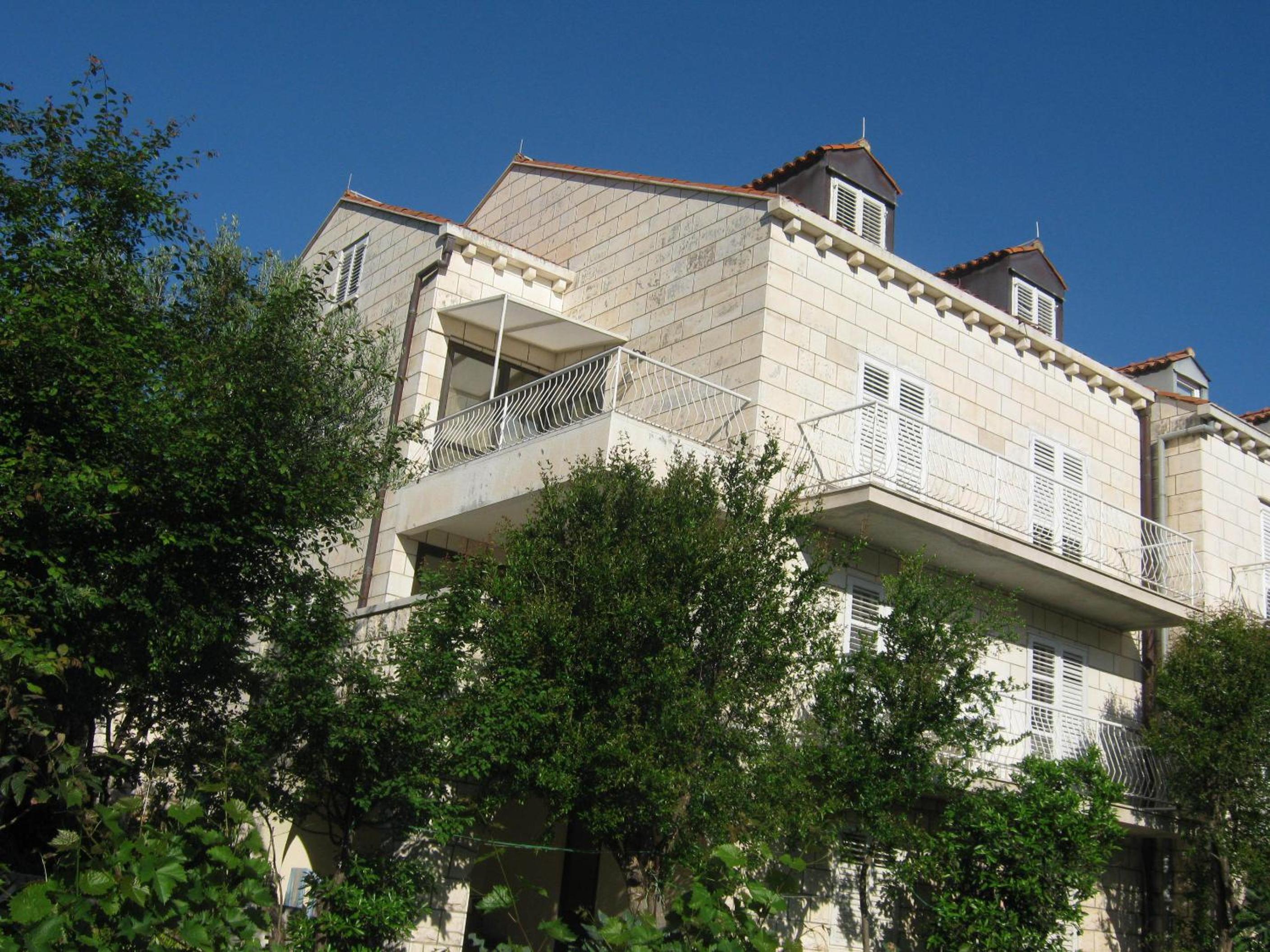 Apartments and Rooms Artemida