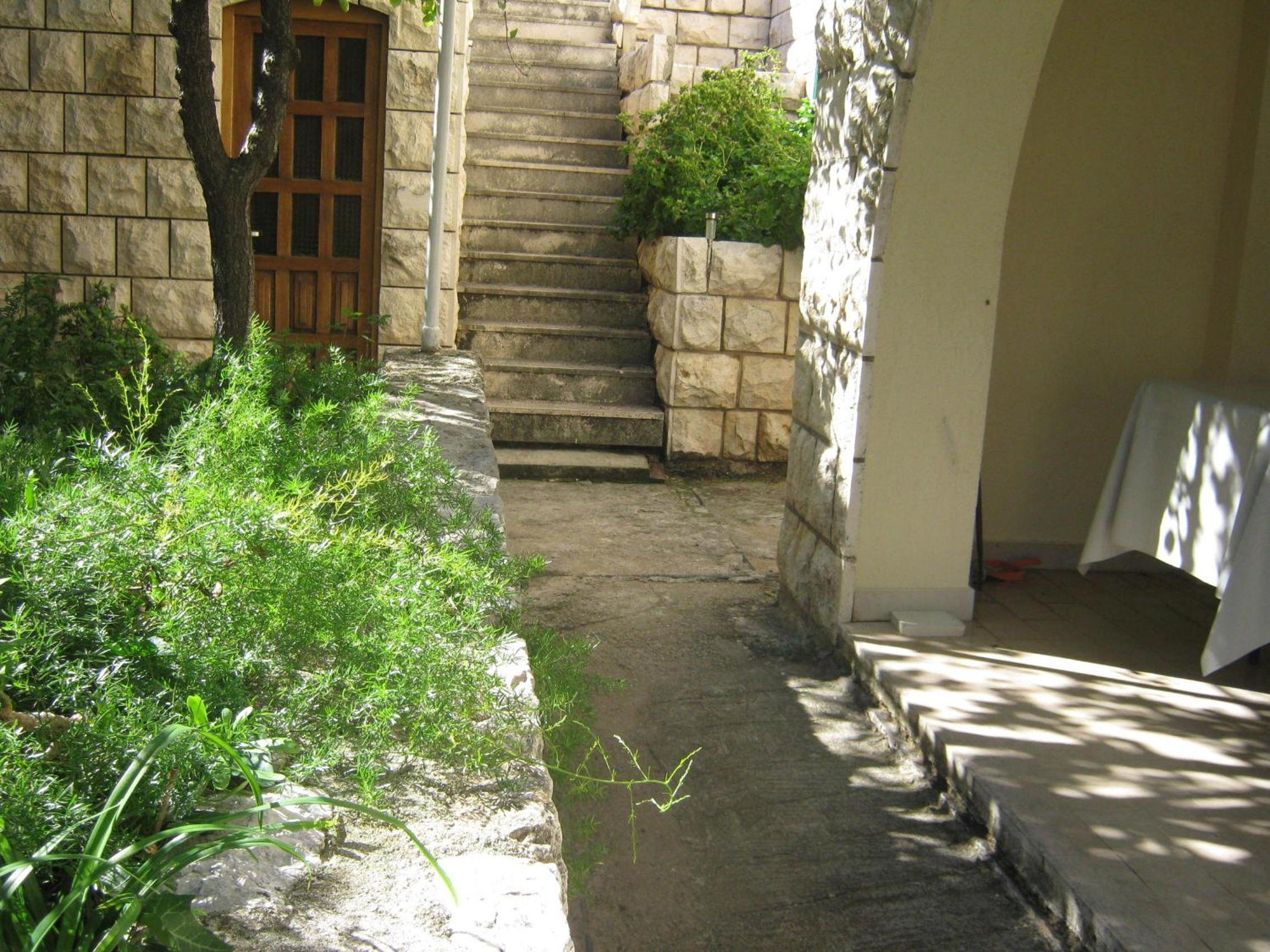 Apartments and Rooms Artemida