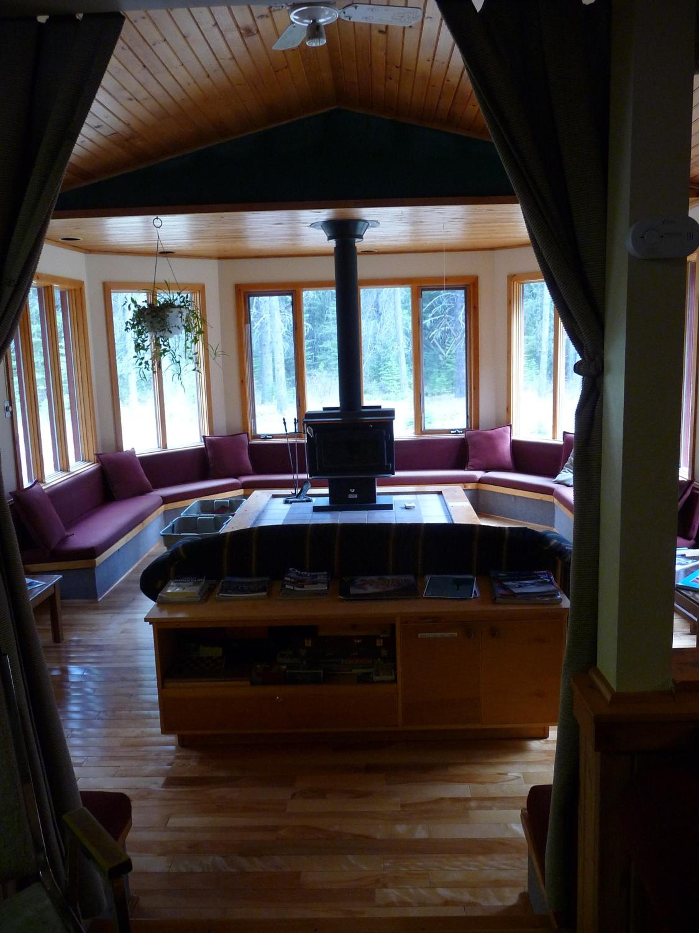 HI Castle Mountain - Hostel