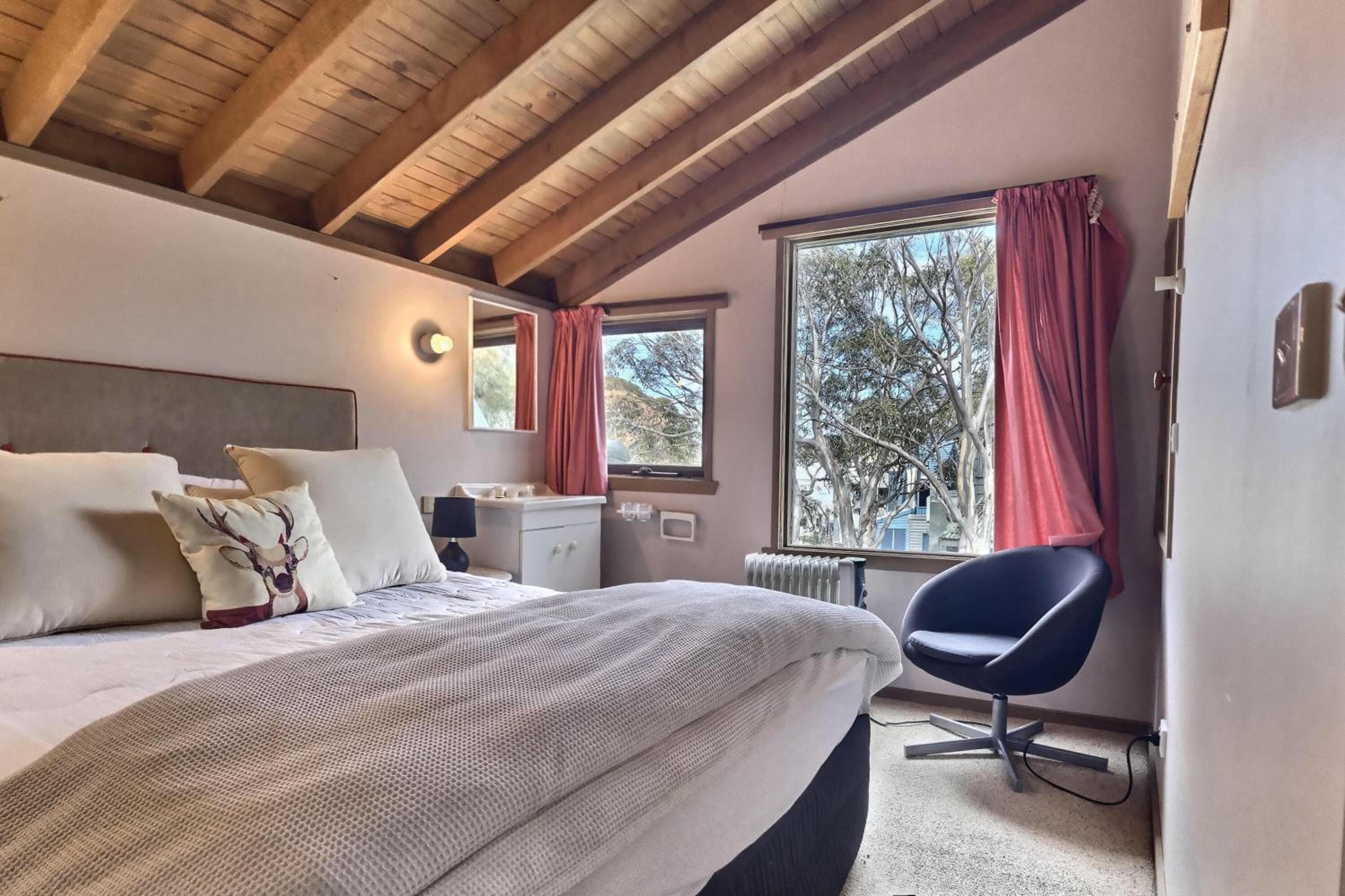 Bindi - Alpine Getaways's Chalet at Tower Rd view 2