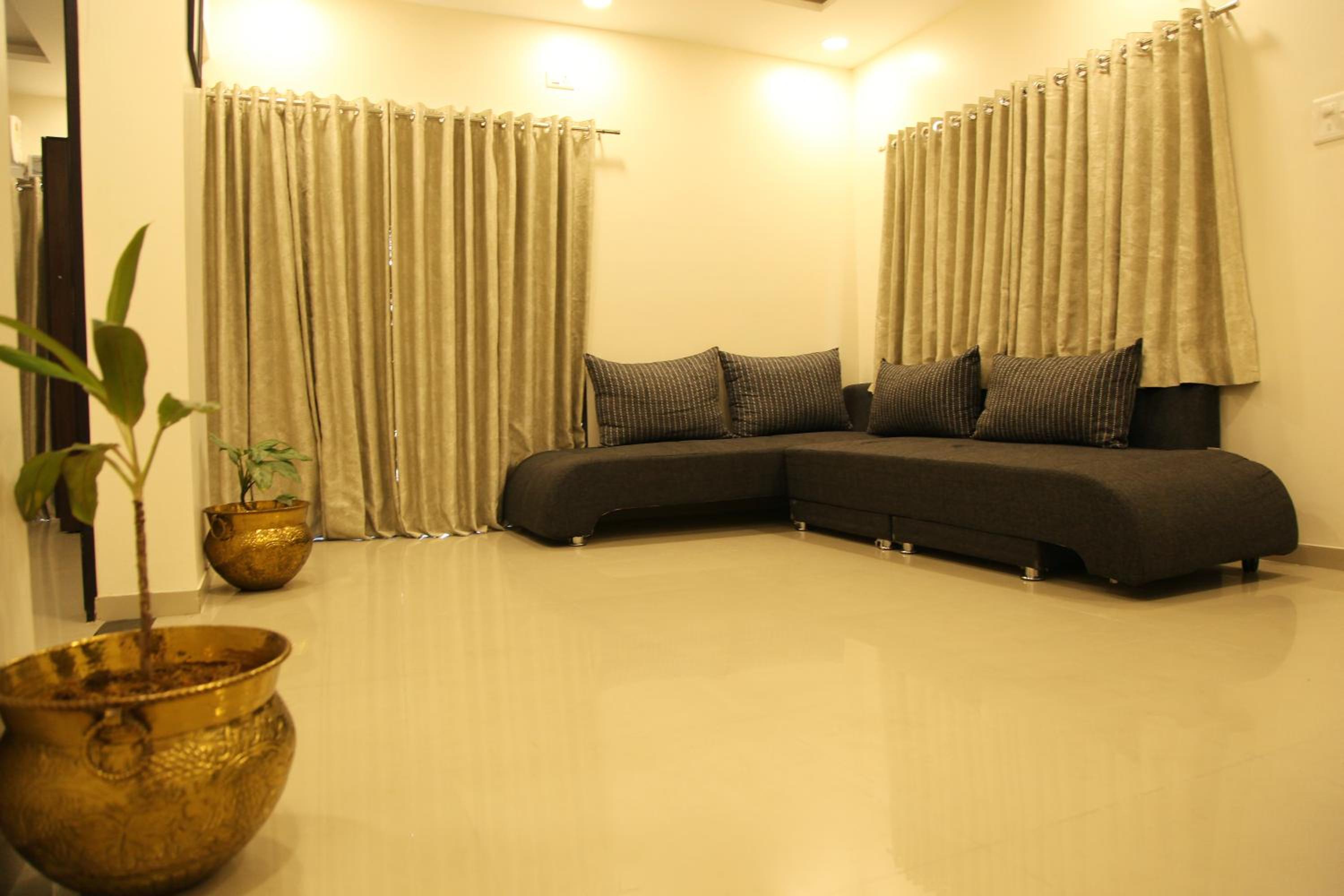 Saburi Apartments Shirdi view 4