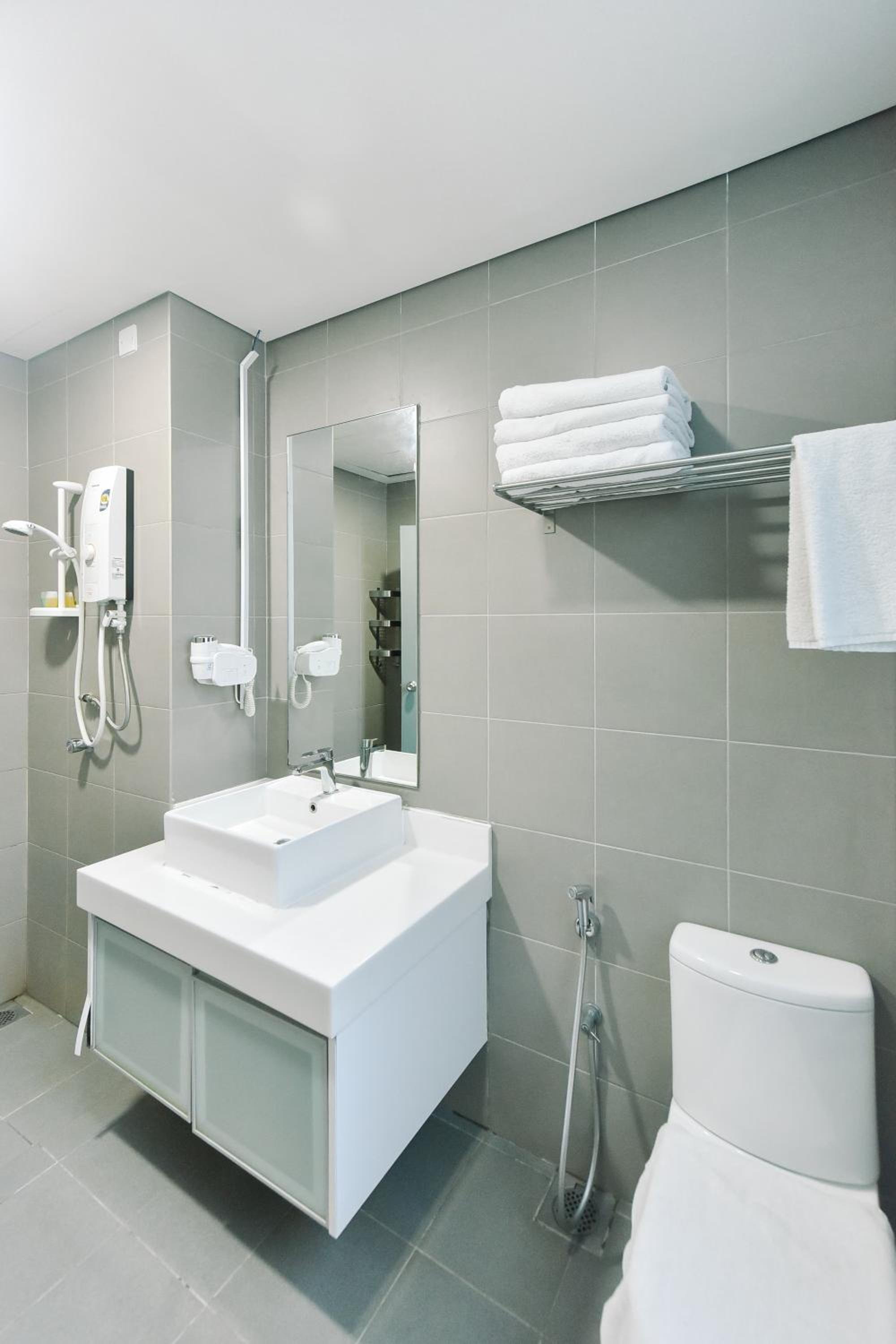Summer Suites Residences by Subhome