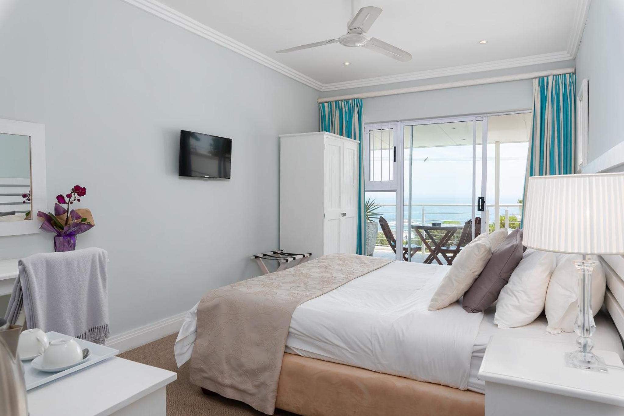 L X I Camps Bay