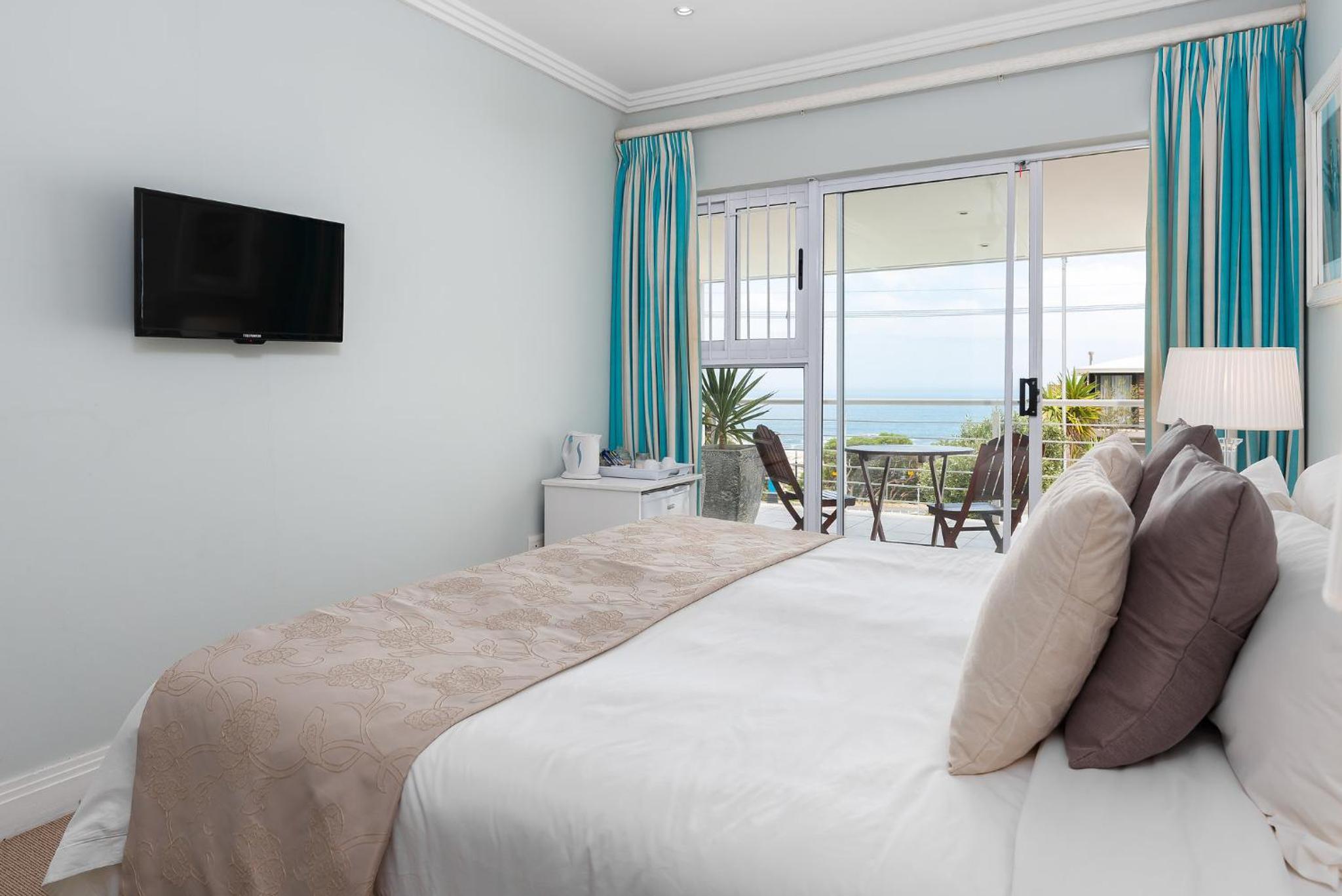 L X I Camps Bay