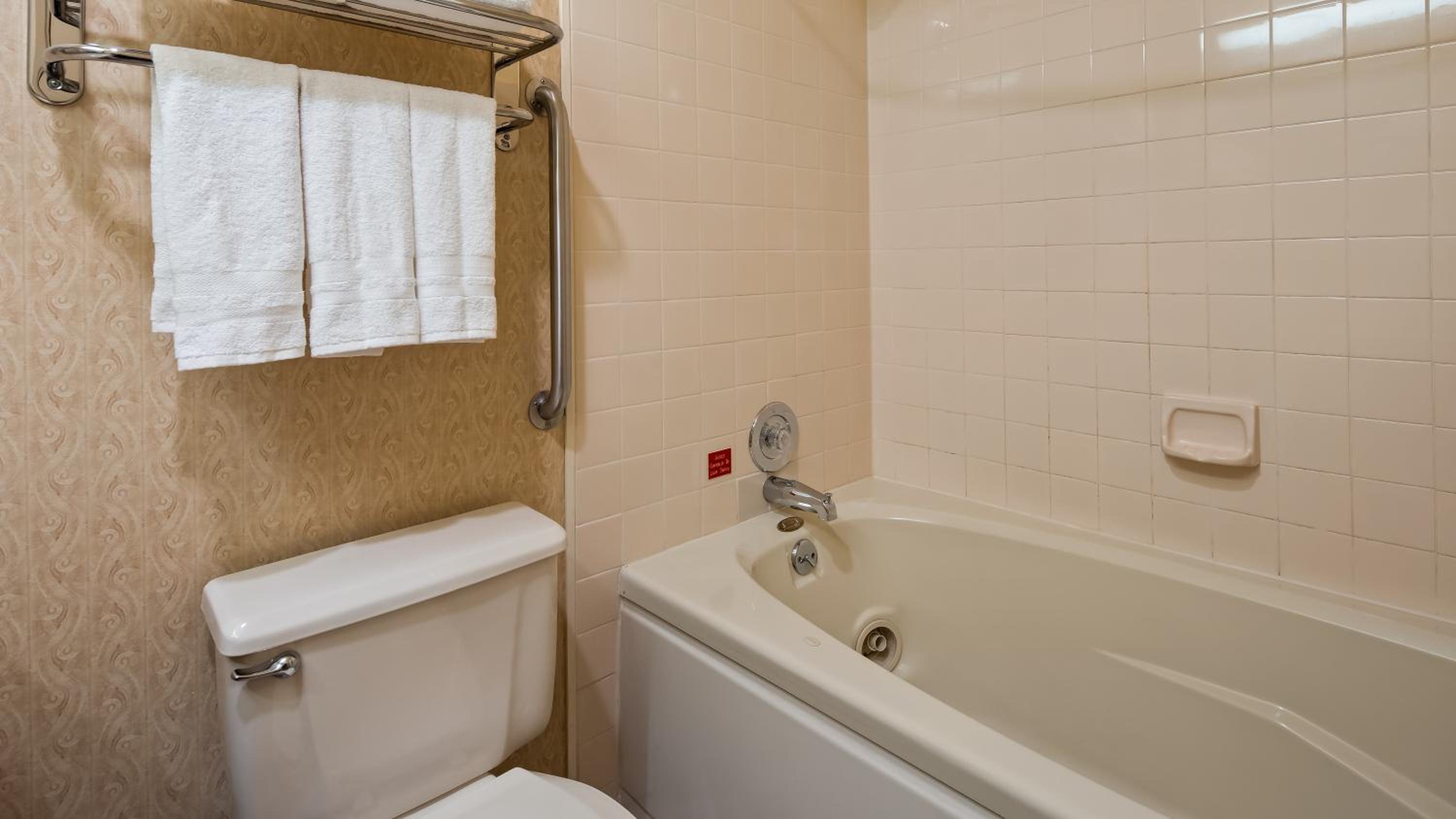 Ontario Vacations - Best Western Inn  Suites - Property Image 7