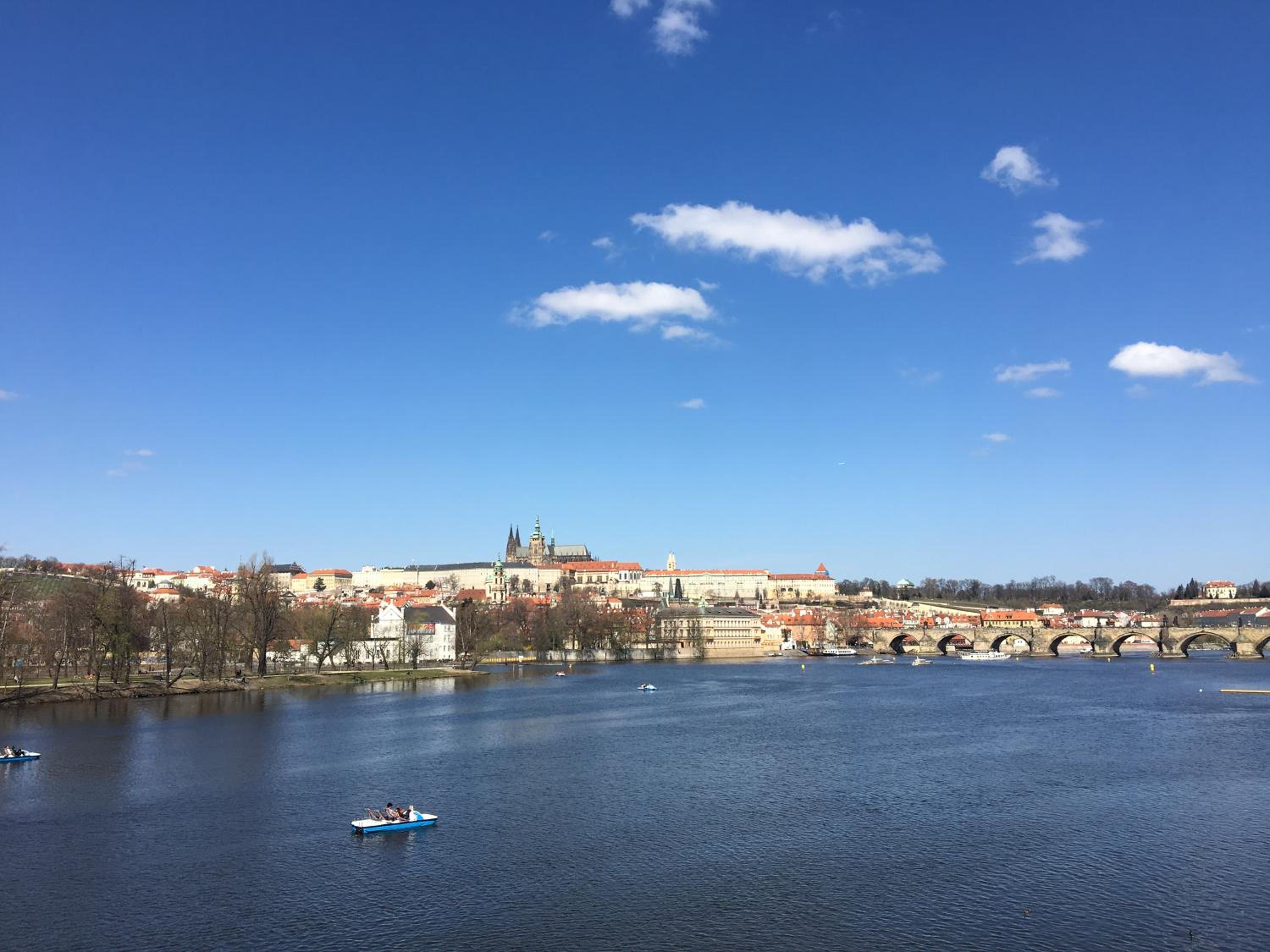 The Dancing House Residence, Two Bedroom Apartment with Balcony near river!