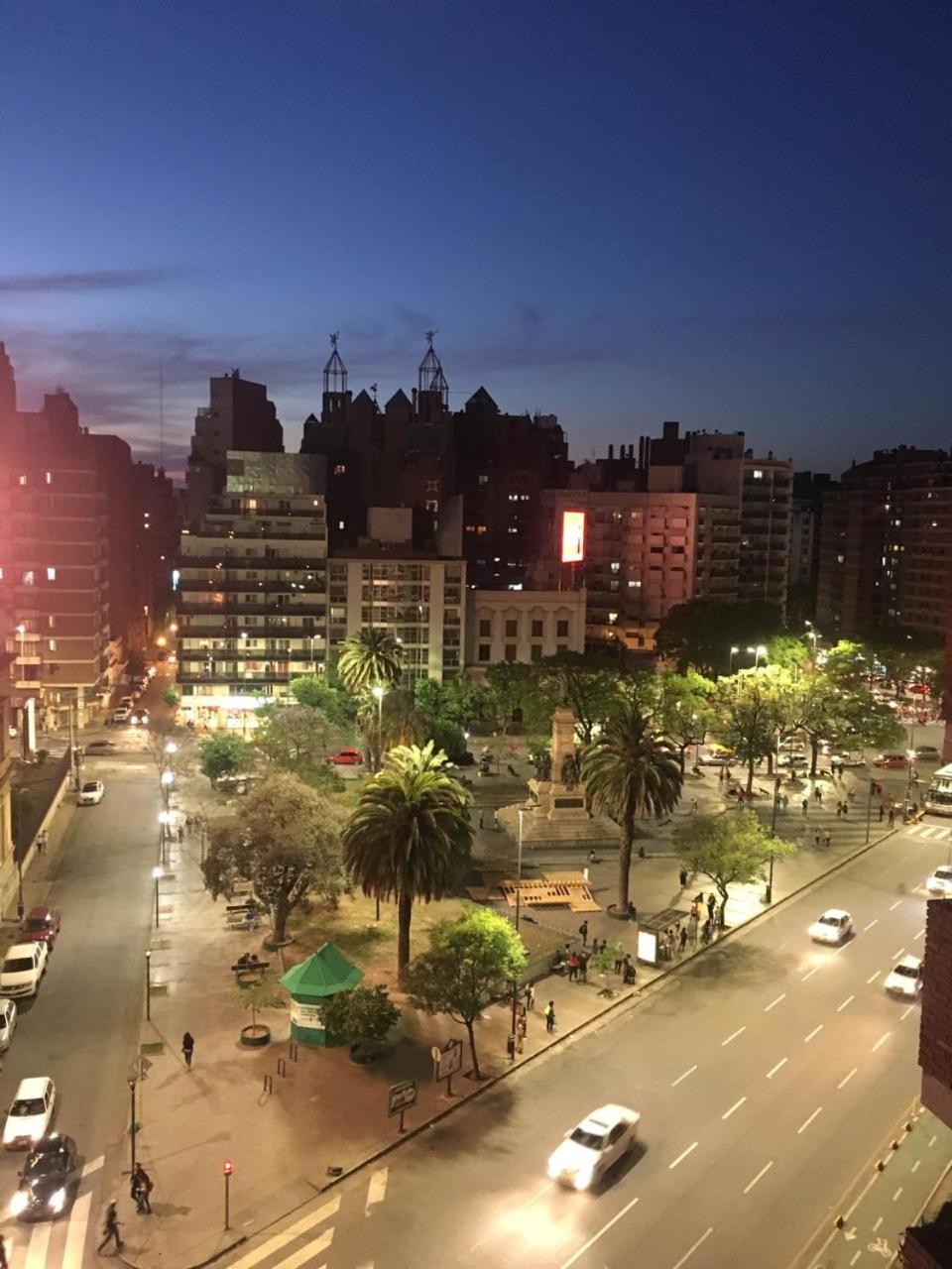 2 dorm sobre Av Hipólito Yrigoyen
