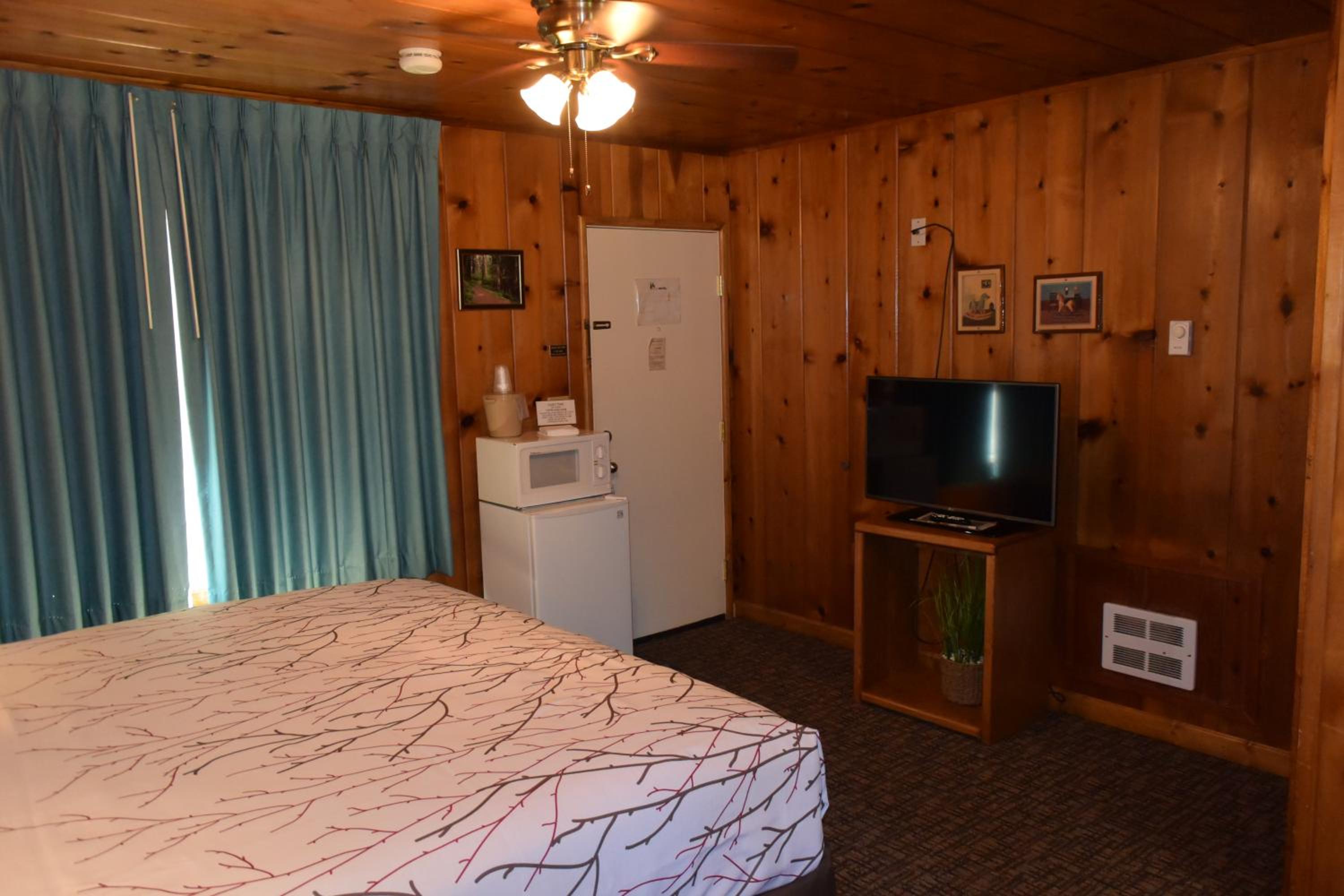 Park Motel and Cabins