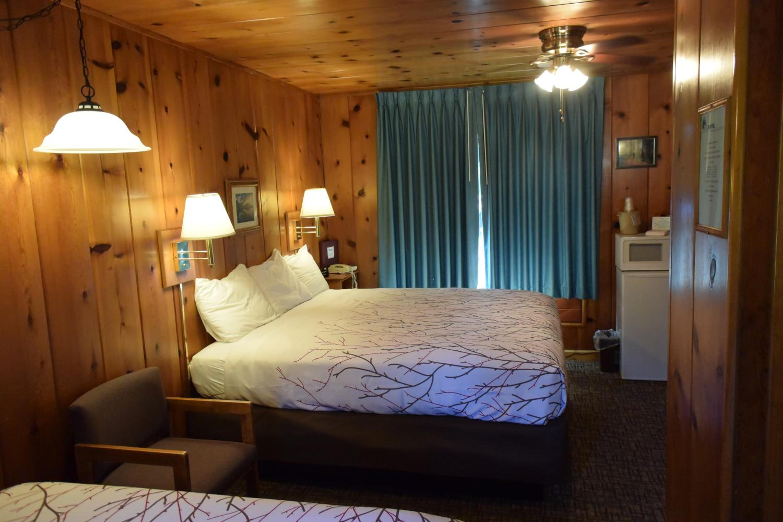 Park Motel and Cabins