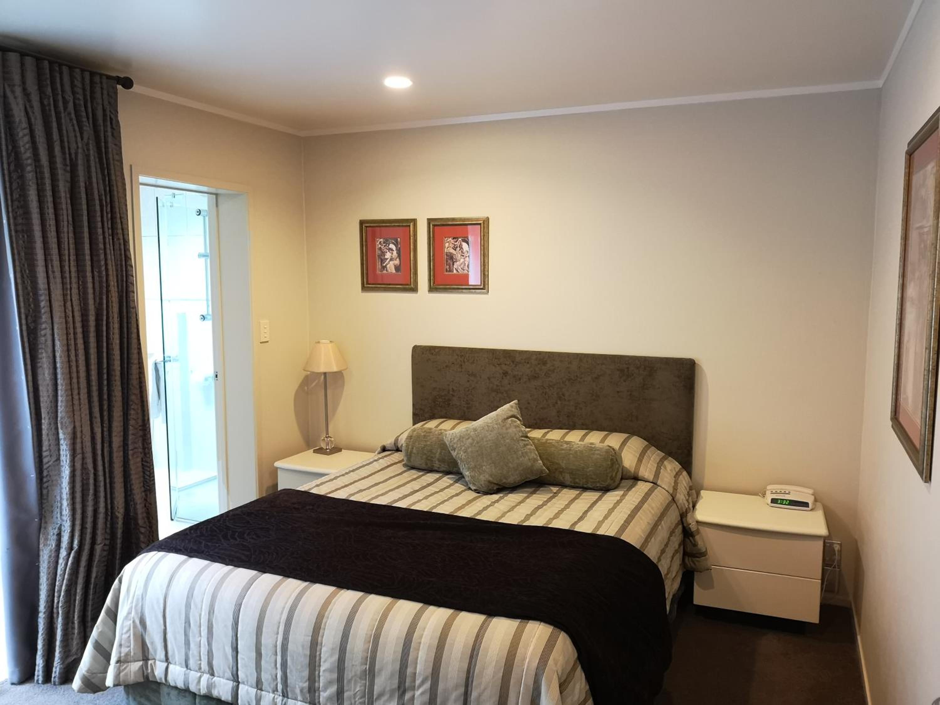 Cornwall Park Motor Inn