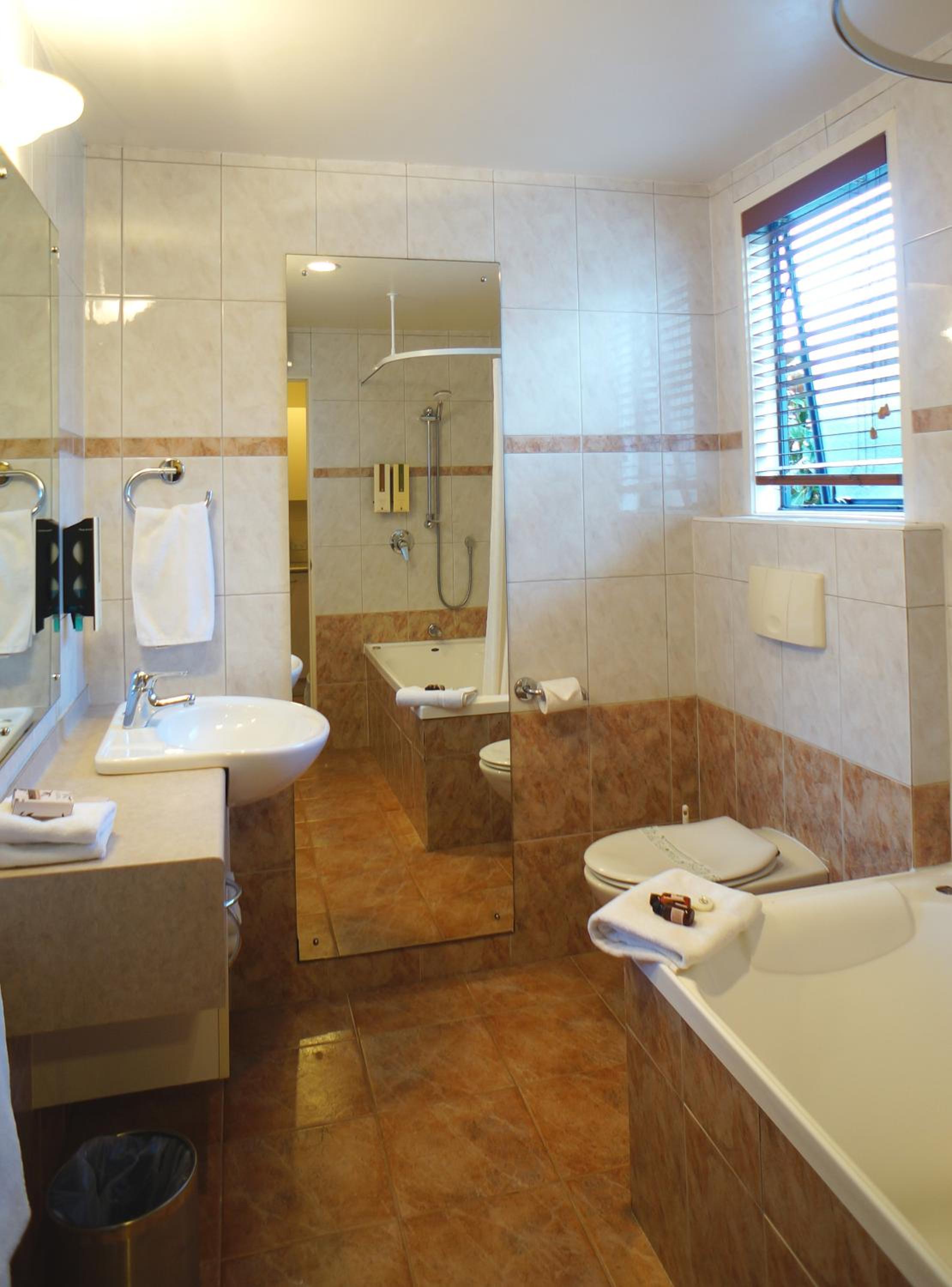 Cornwall Park Motor Inn