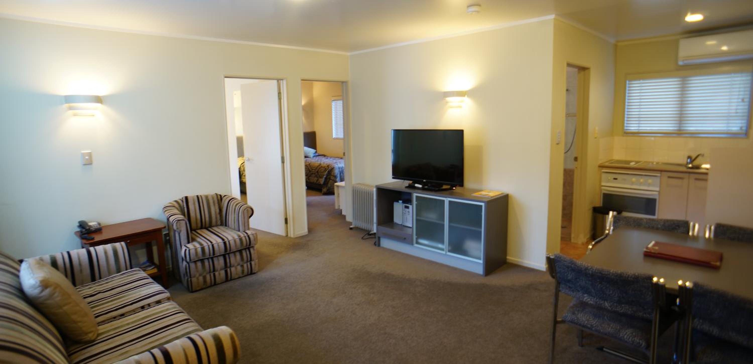 Hotel Cornwall Park Motor Inn - Image 1