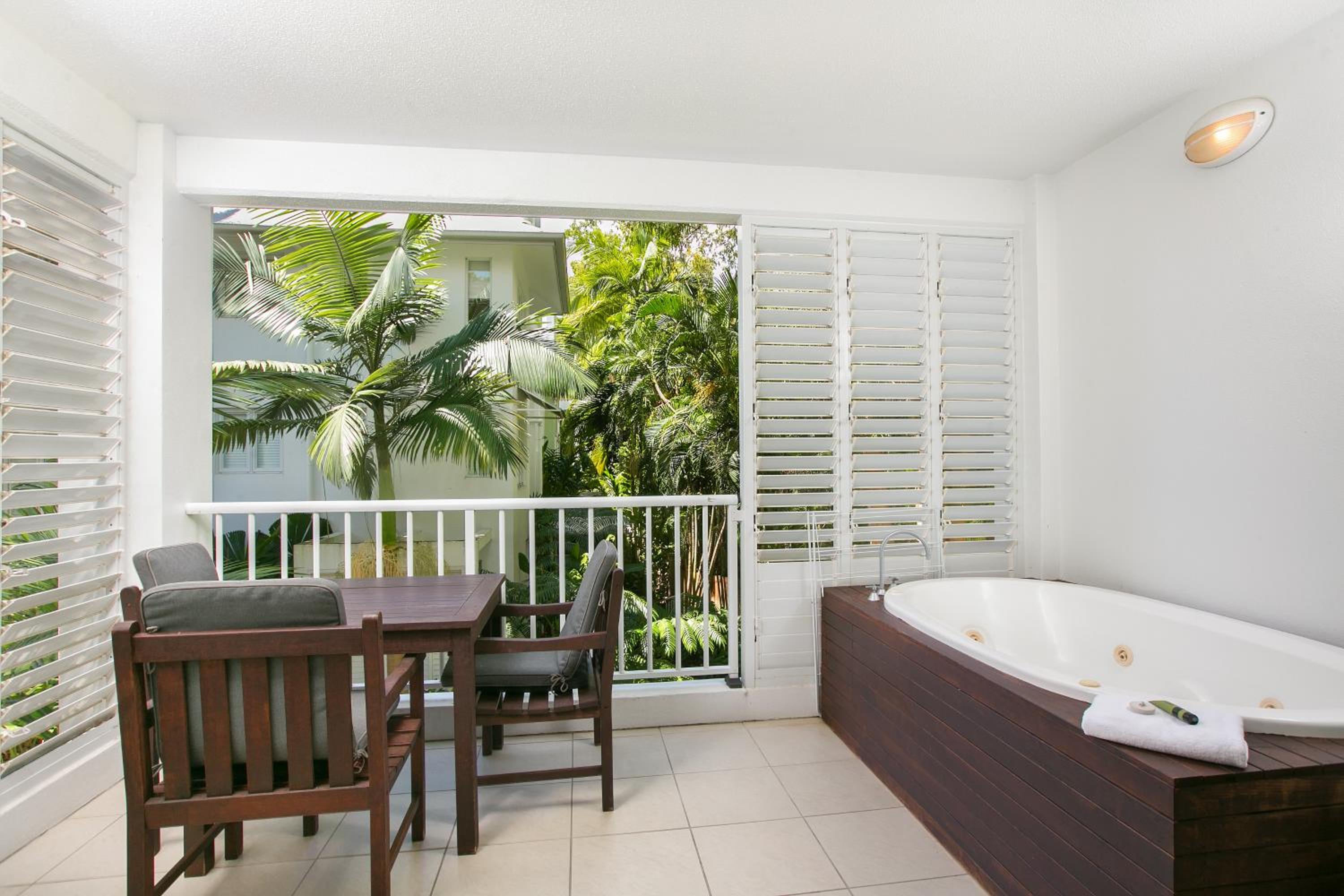 Elysium Private Accommodation at Beach Club & Spa