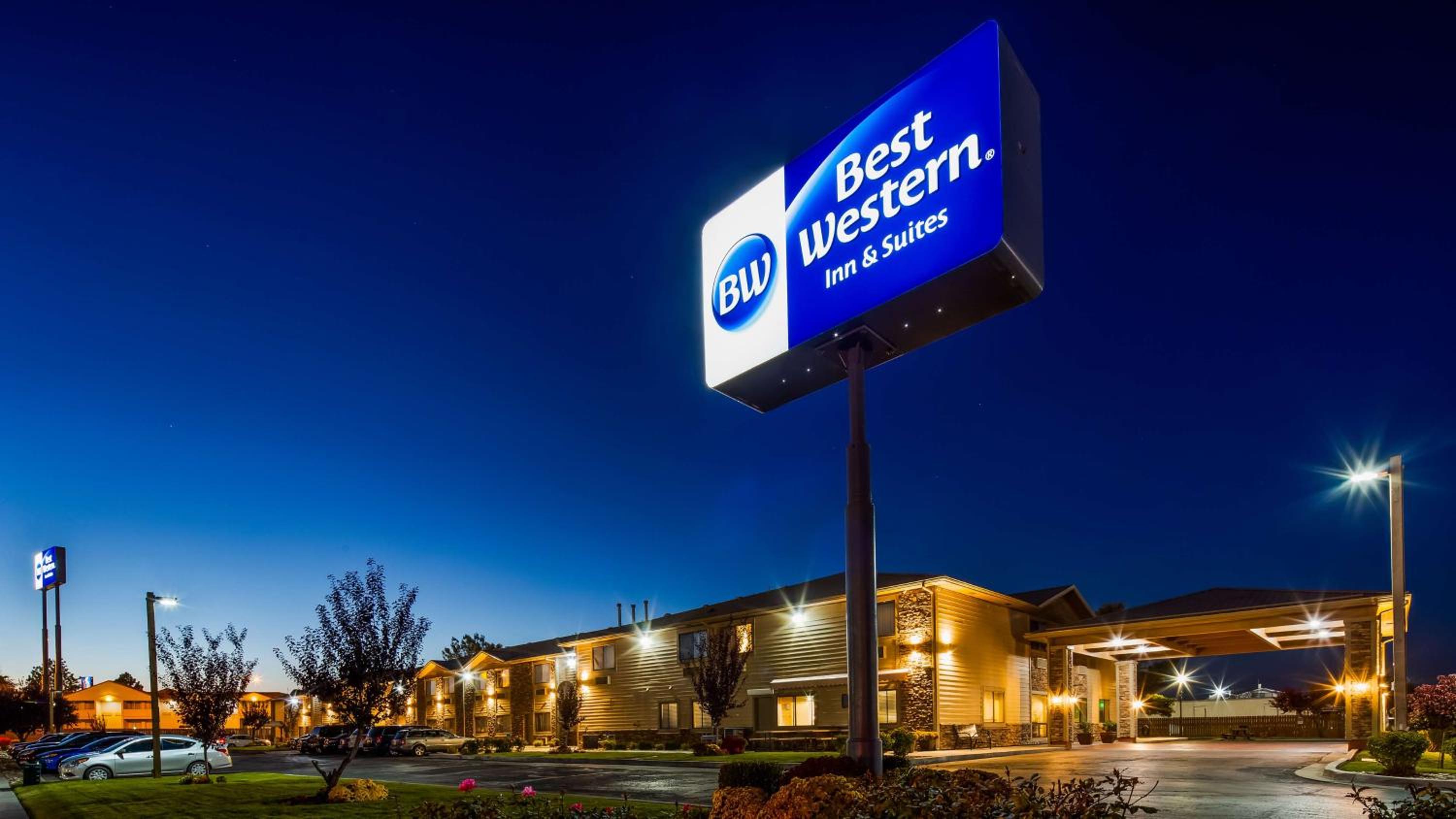 Ontario Vacations - Best Western Inn  Suites - Property Image 1