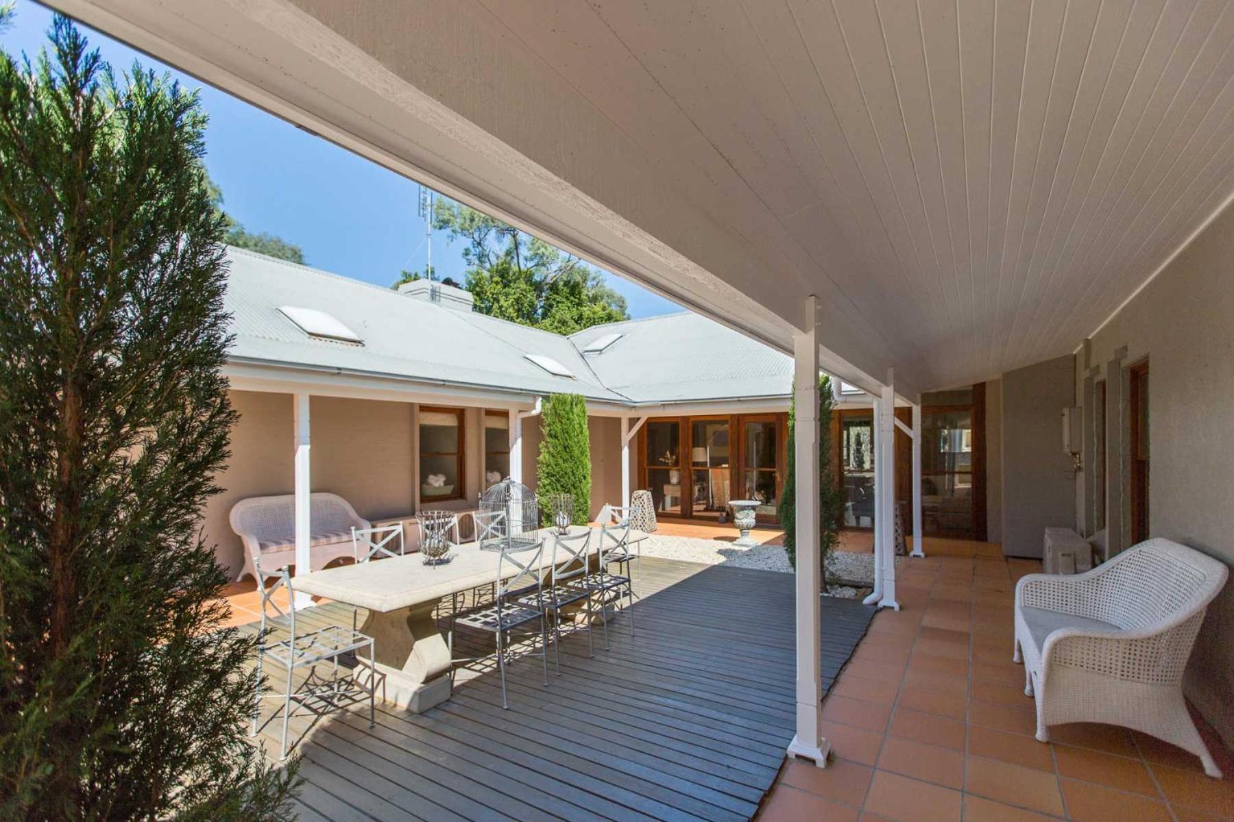 Thistle Hill Guesthouse - walk to many wineries and restaurants